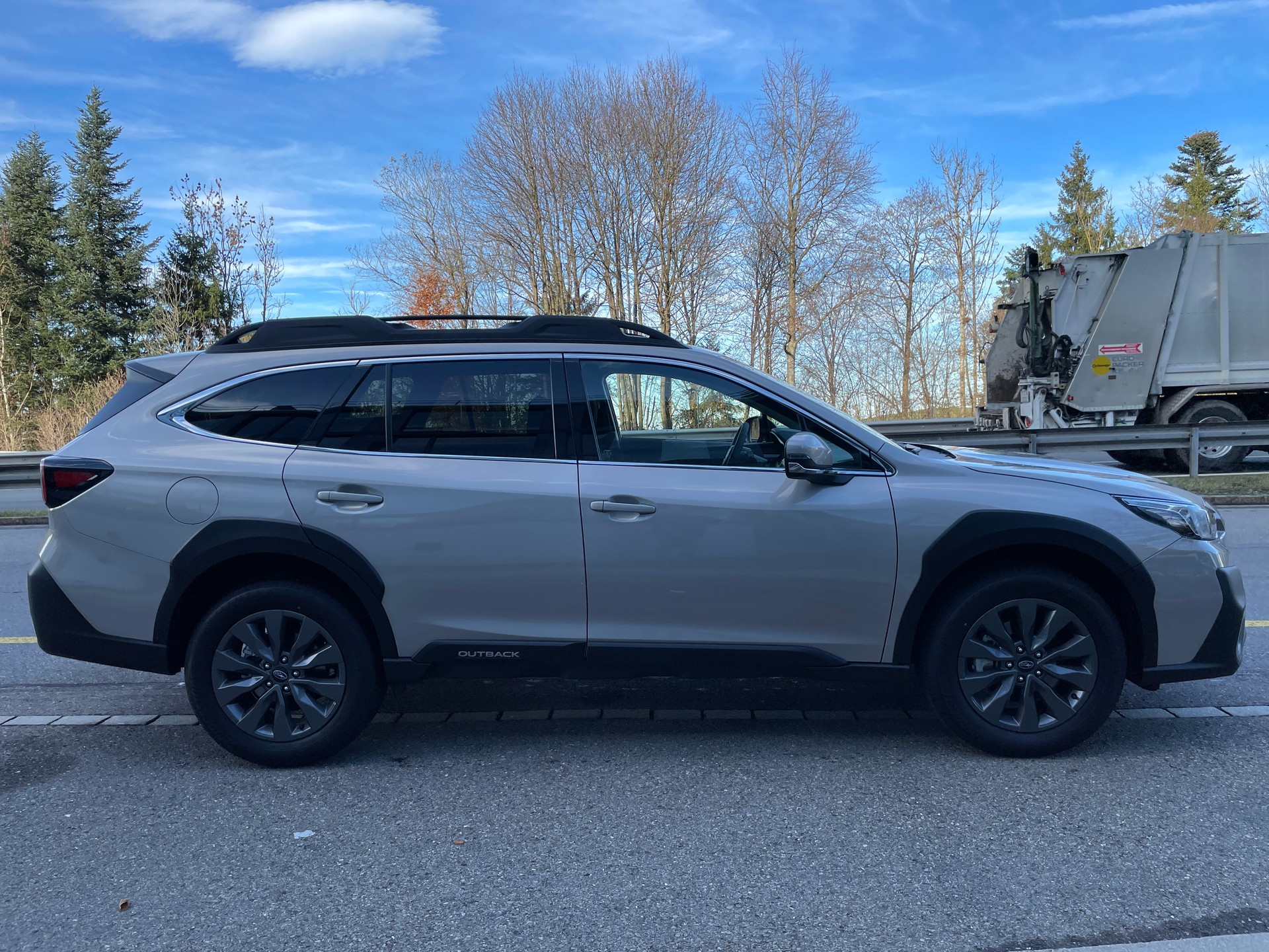 SUBARU Outback 2.5i Advantage AWD Lineartronic-image-3
