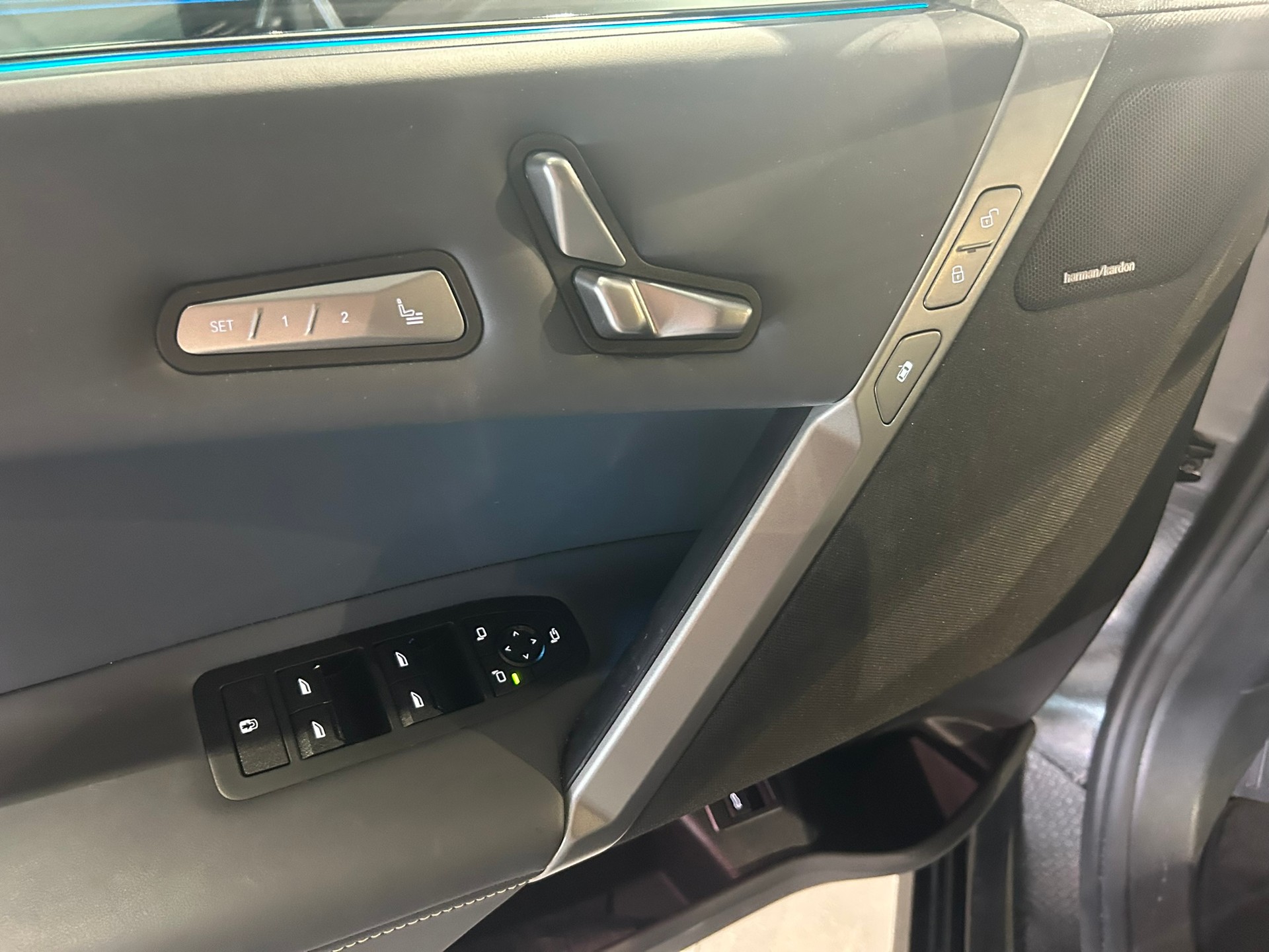 BMW iX xDrive60 M Sport Pro-image-20