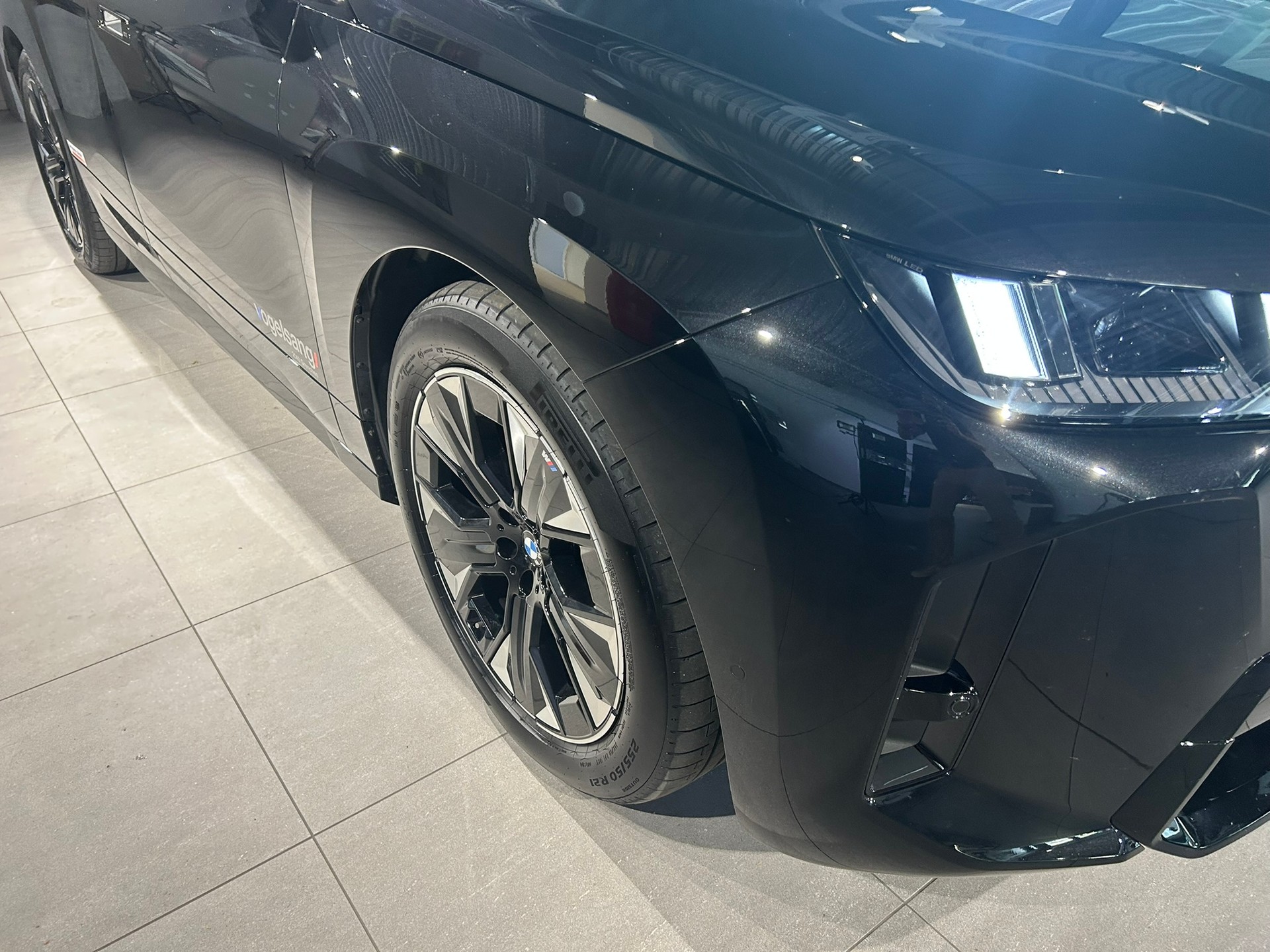 BMW iX xDrive60 M Sport Pro-image-14