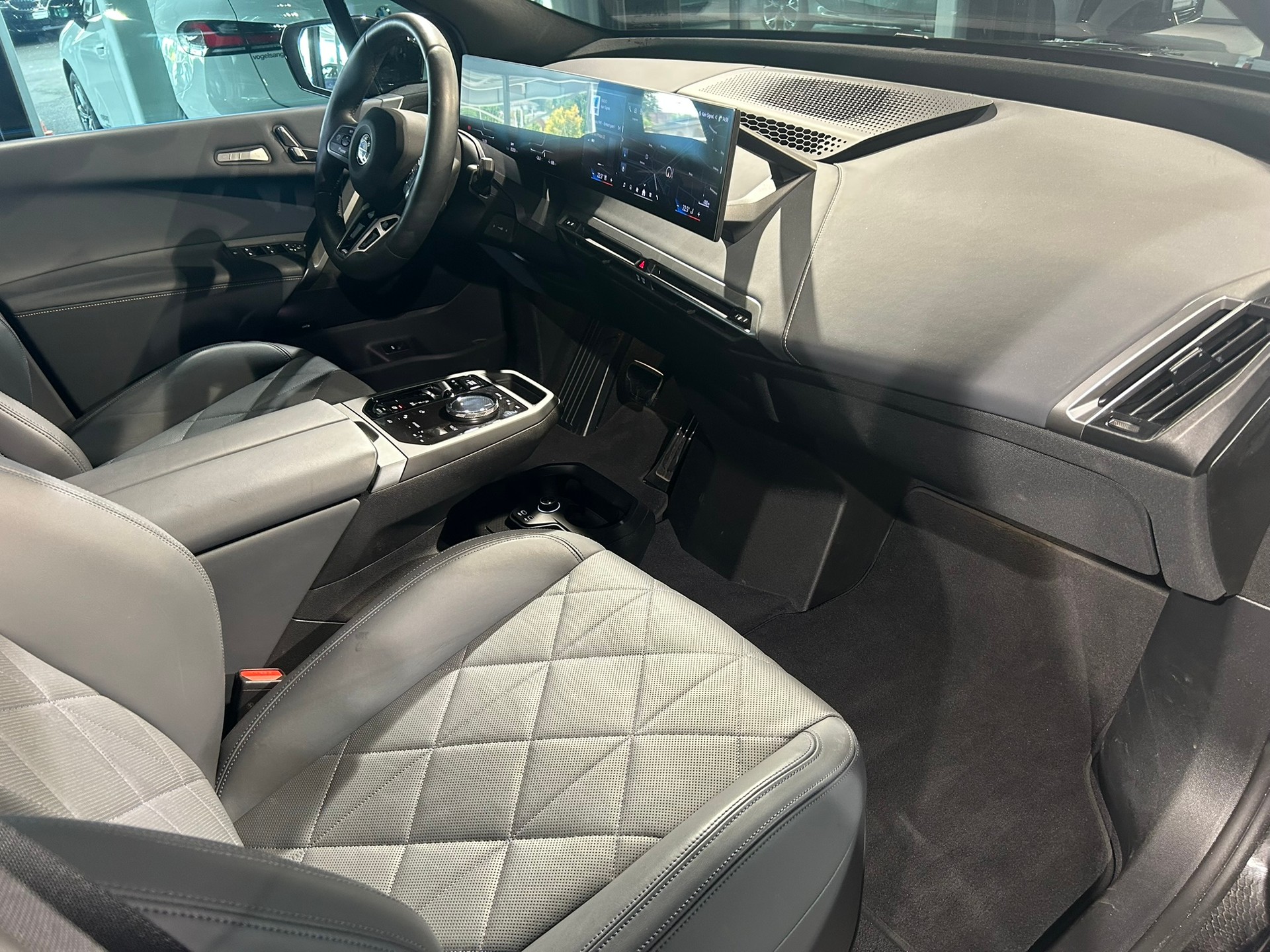 BMW iX xDrive60 M Sport Pro-image-30