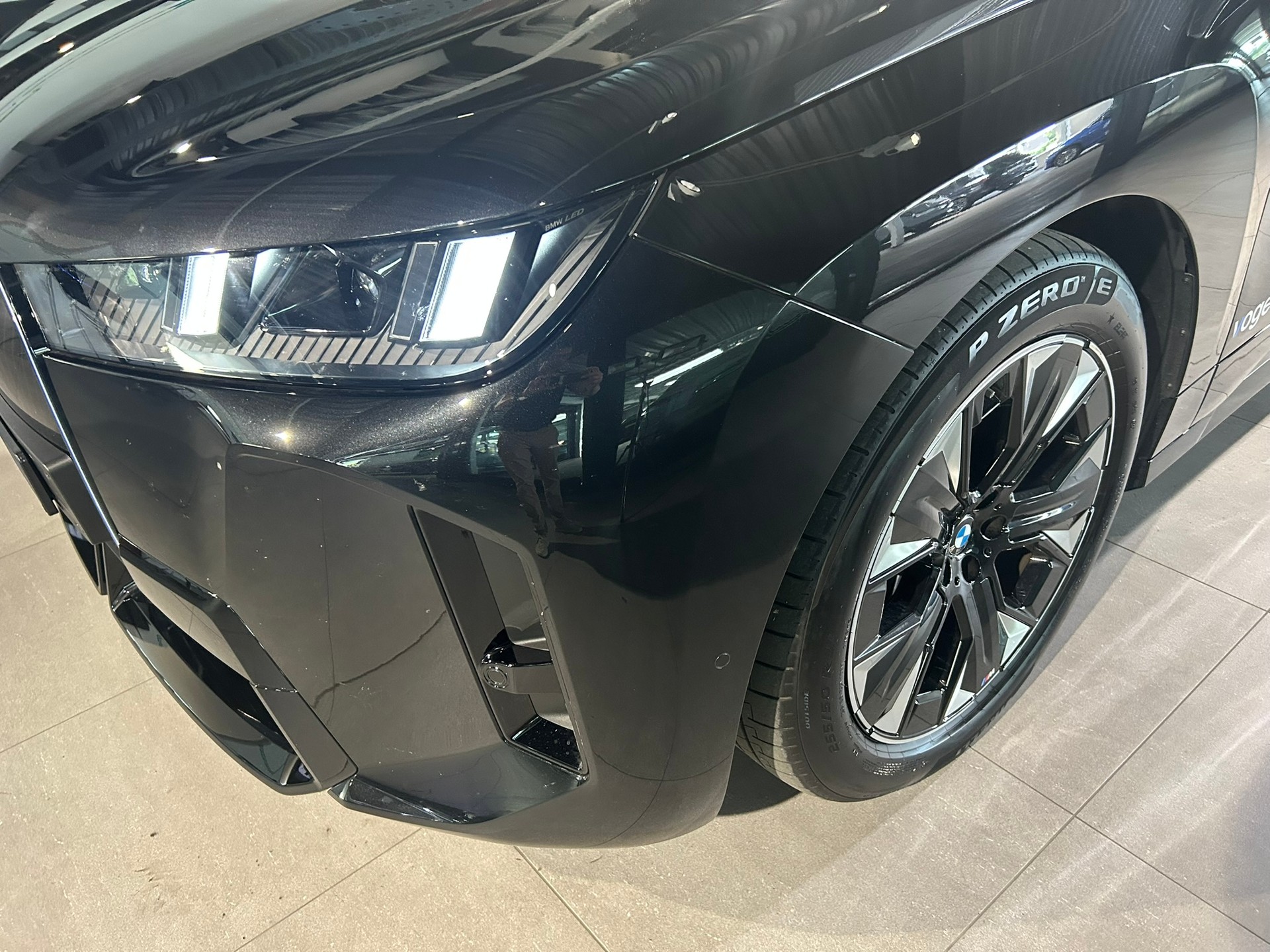BMW iX xDrive60 M Sport Pro-image-11