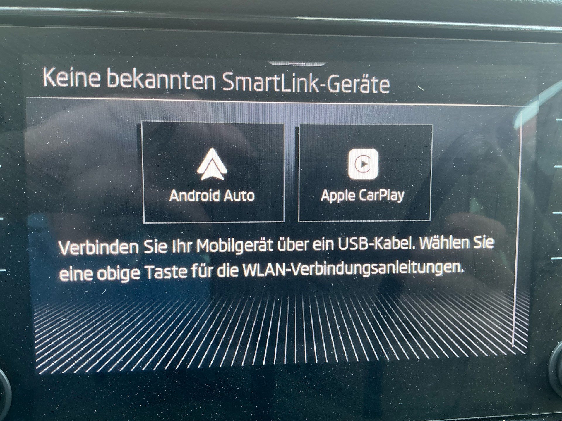 SKODA Karoq Selection *** ACC & RÜCKFAHRKAMERA ***-image-12