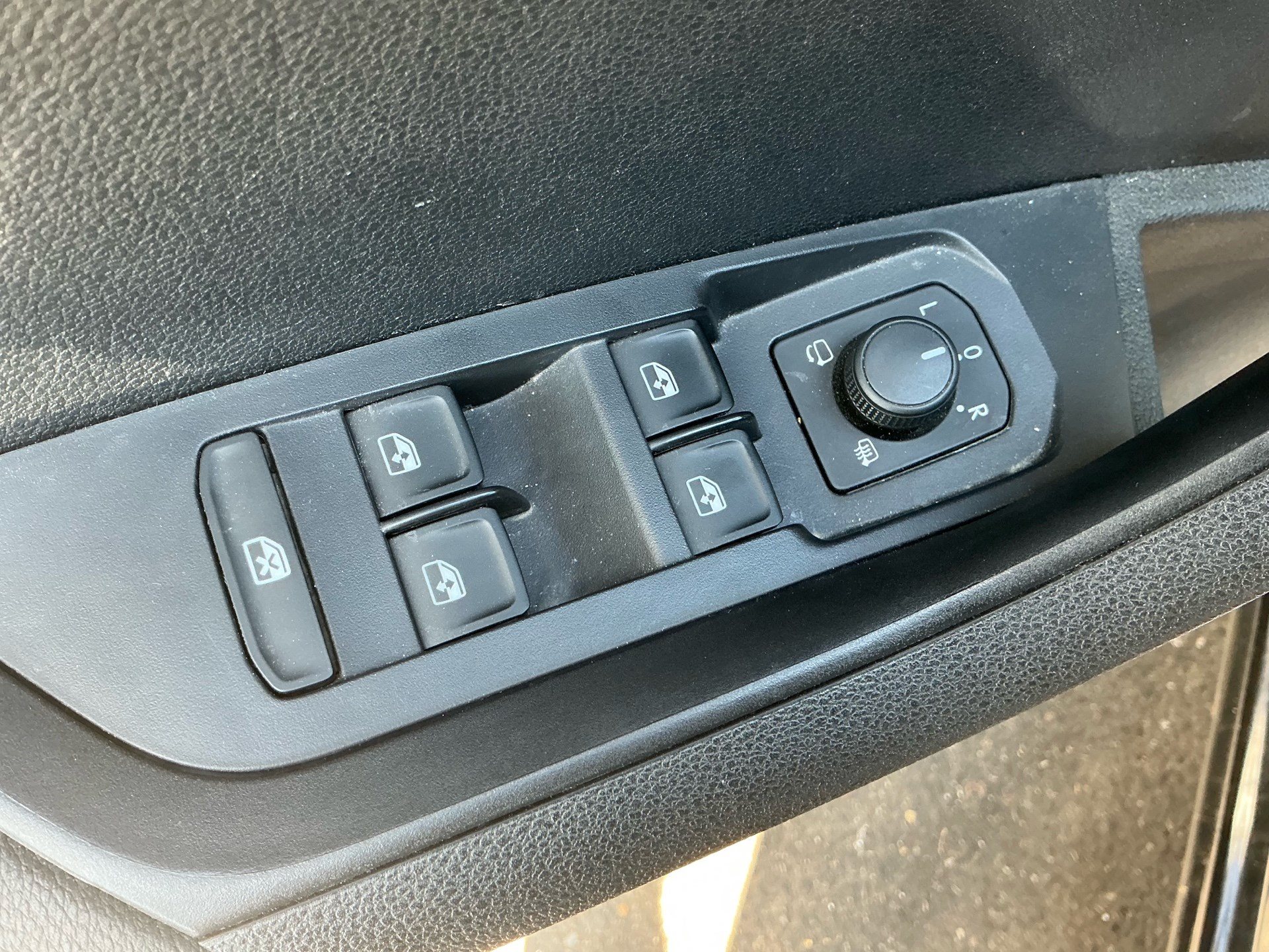 SKODA Karoq Selection *** ACC & RÜCKFAHRKAMERA ***-image-20