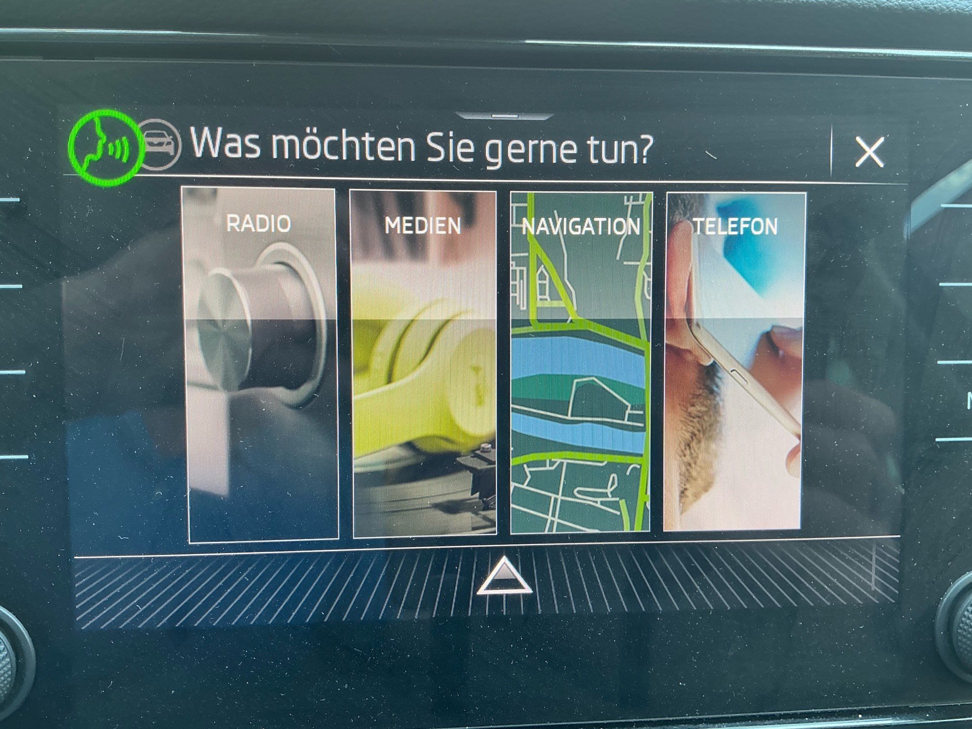 SKODA Karoq Selection *** ACC & RÜCKFAHRKAMERA ***-image-16