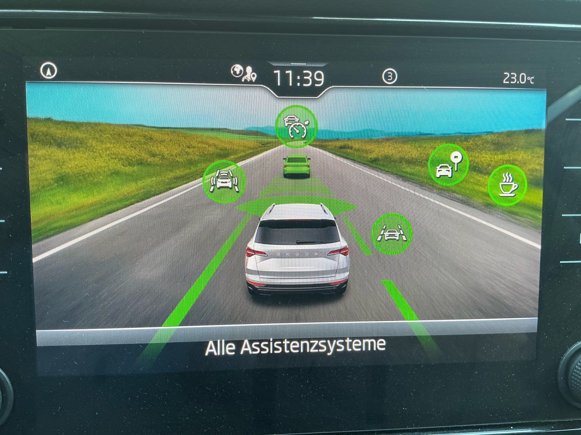 SKODA Karoq Selection *** ACC & RÜCKFAHRKAMERA ***-image-14