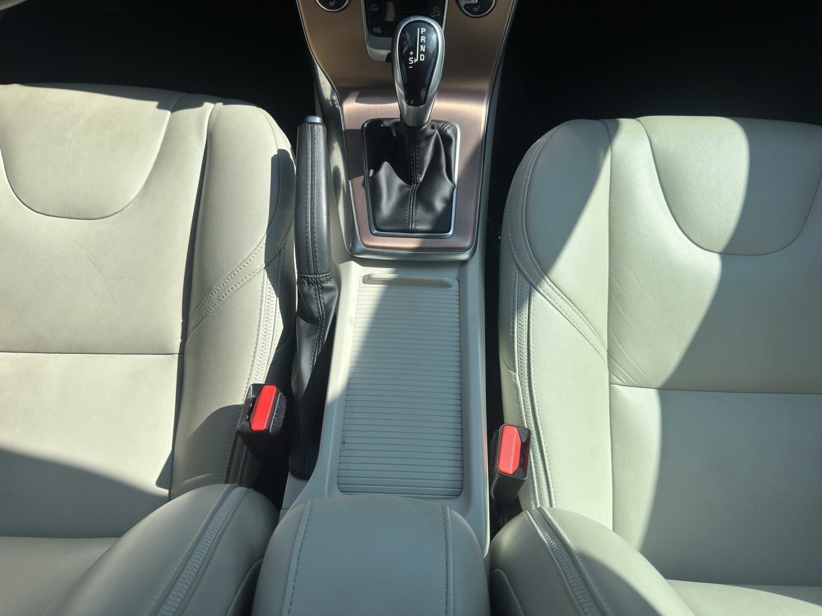 VOLVO V40 Cross Country T4 AWD Lyx Geartronic-image-14