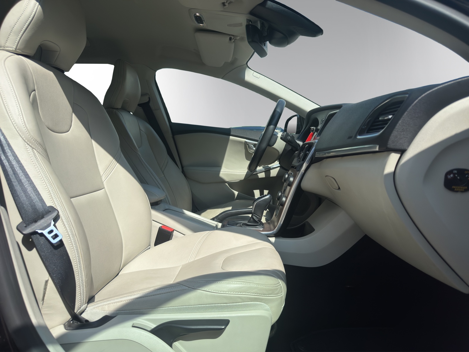 VOLVO V40 Cross Country T4 AWD Lyx Geartronic-image-11