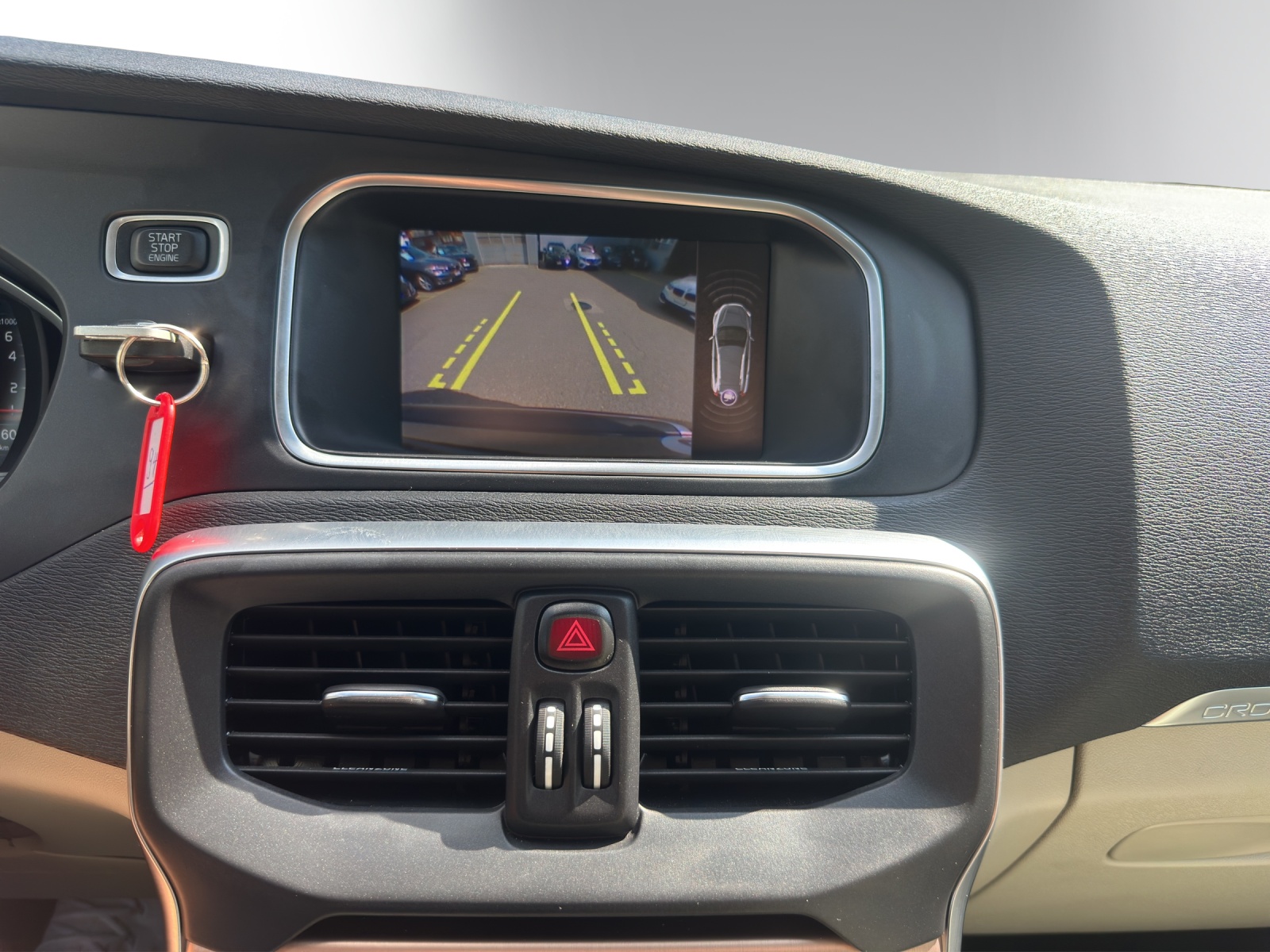 VOLVO V40 Cross Country T4 AWD Lyx Geartronic-image-15