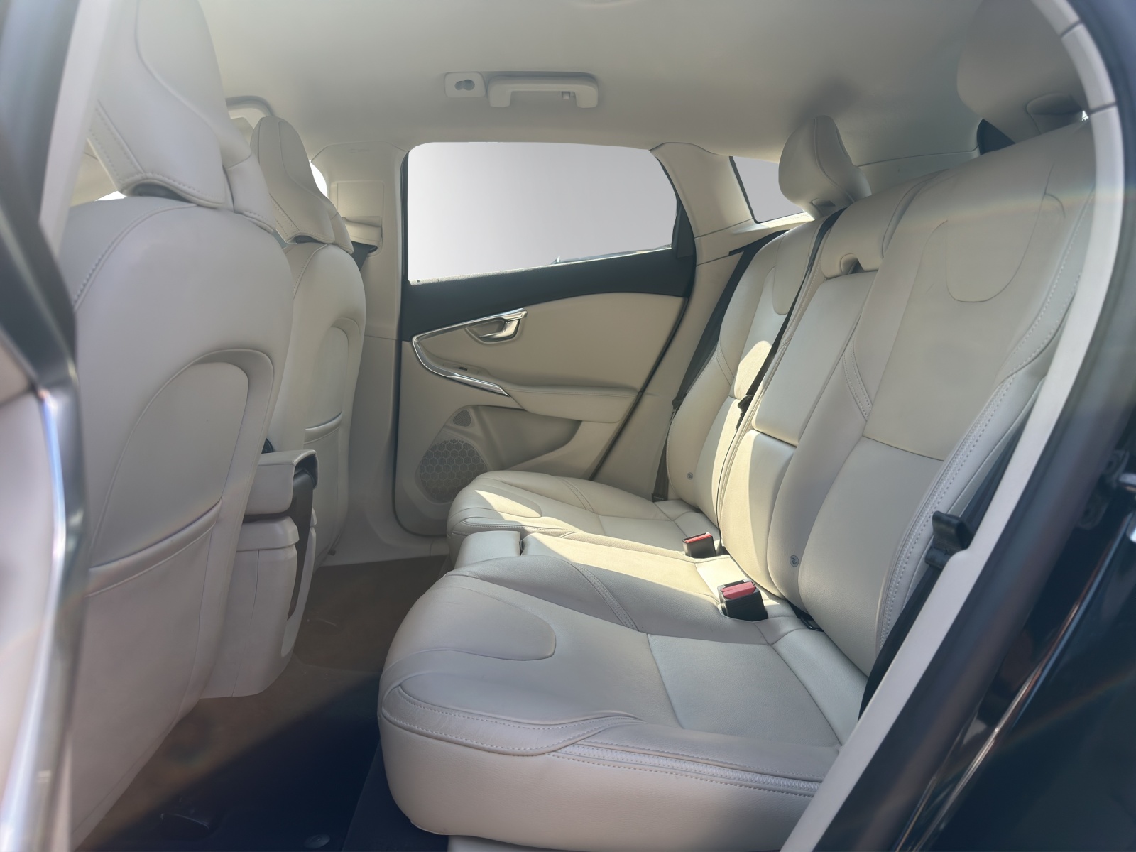 VOLVO V40 Cross Country T4 AWD Lyx Geartronic-image-9