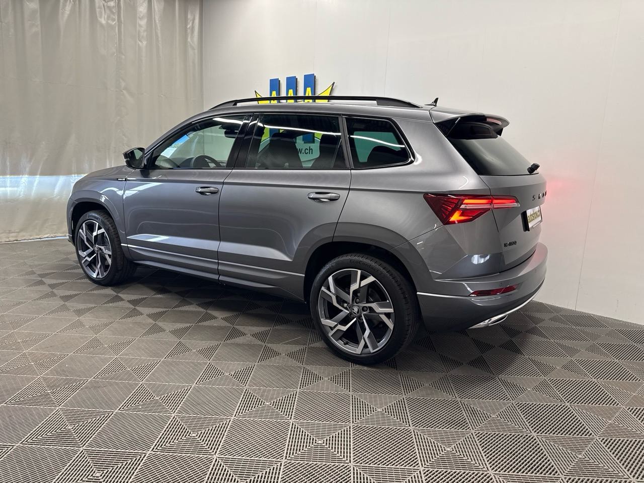 SKODA Karoq 2.0 TSI SportLine 4x4 DSG-image-1