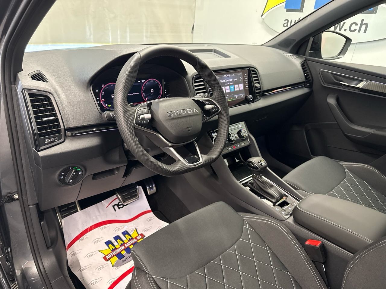 SKODA Karoq 2.0 TSI SportLine 4x4 DSG-image-2