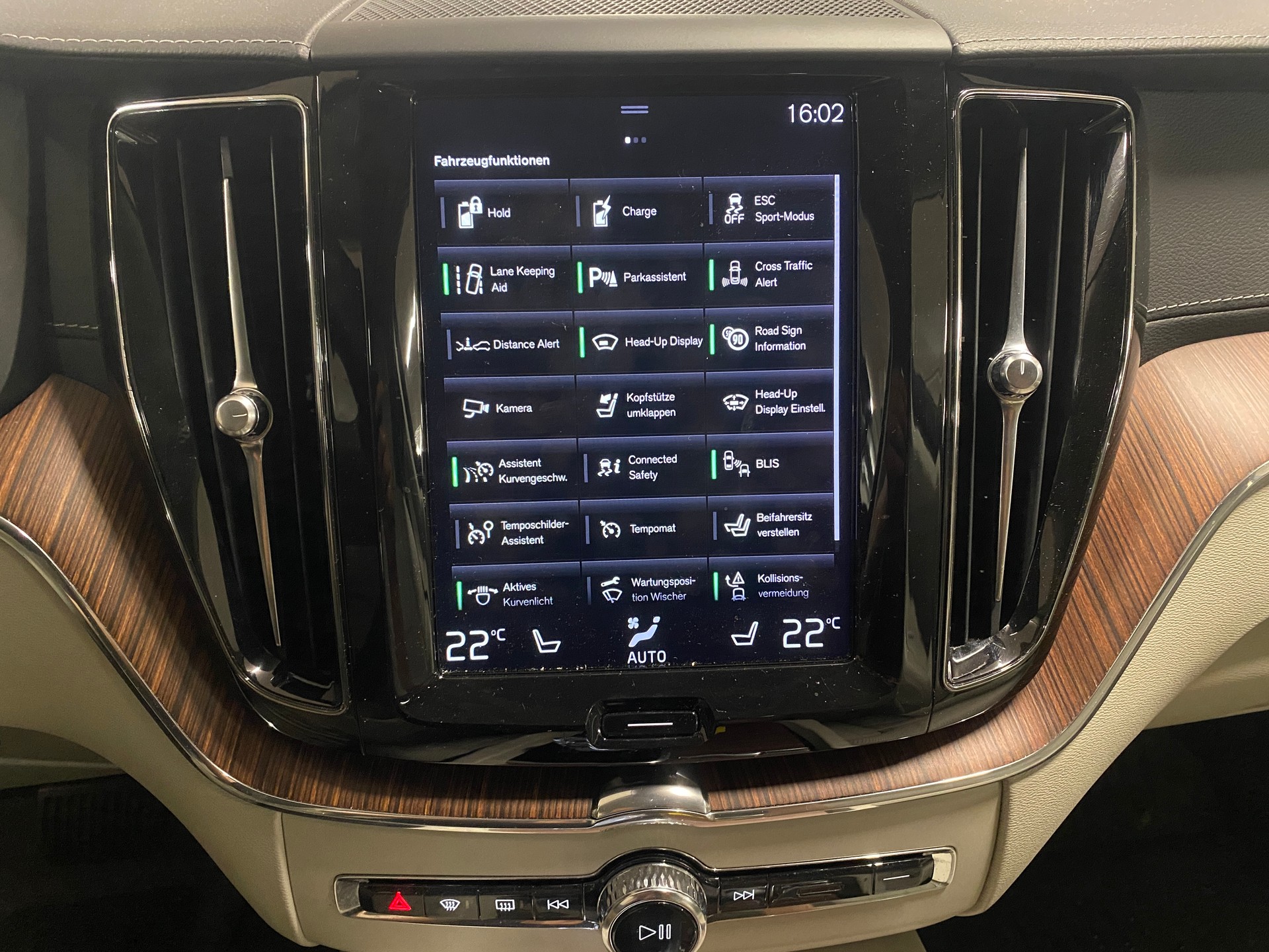 VOLVO XC60 2.0 T8 TE Inscription eAWD-image-11