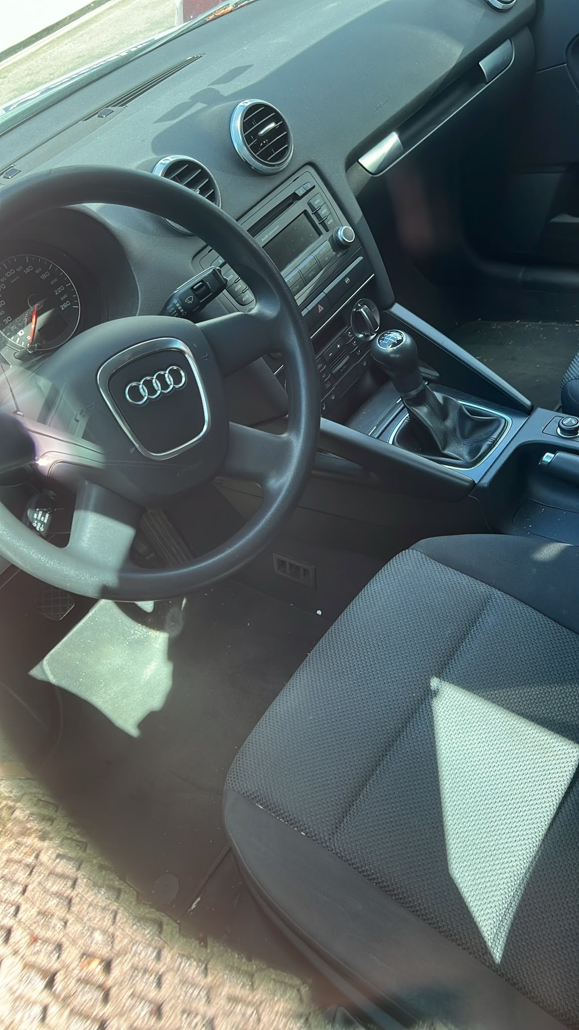 AUDI A3 Sportback 1.8 TFSI Ambition-image-2