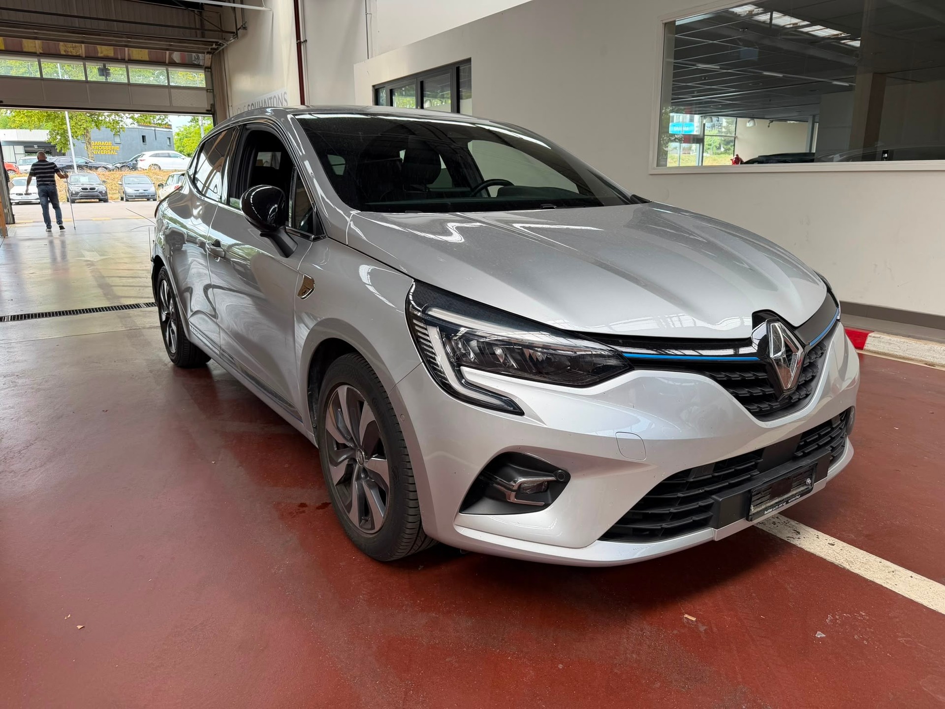 RENAULT Clio 1.6 E-Tech Business-image-1