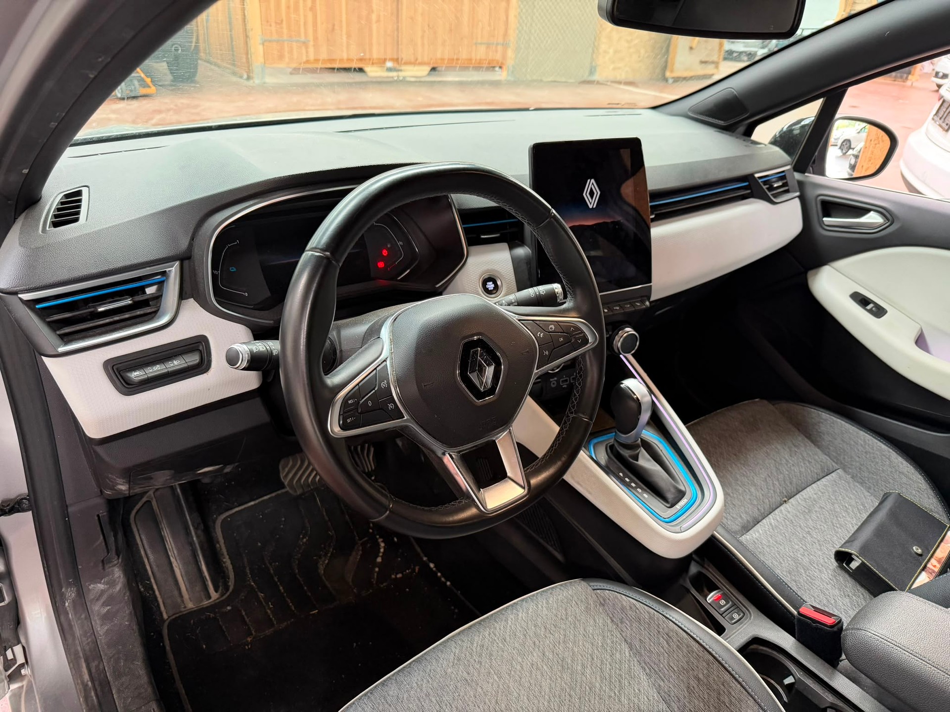 RENAULT Clio 1.6 E-Tech Business-image-11
