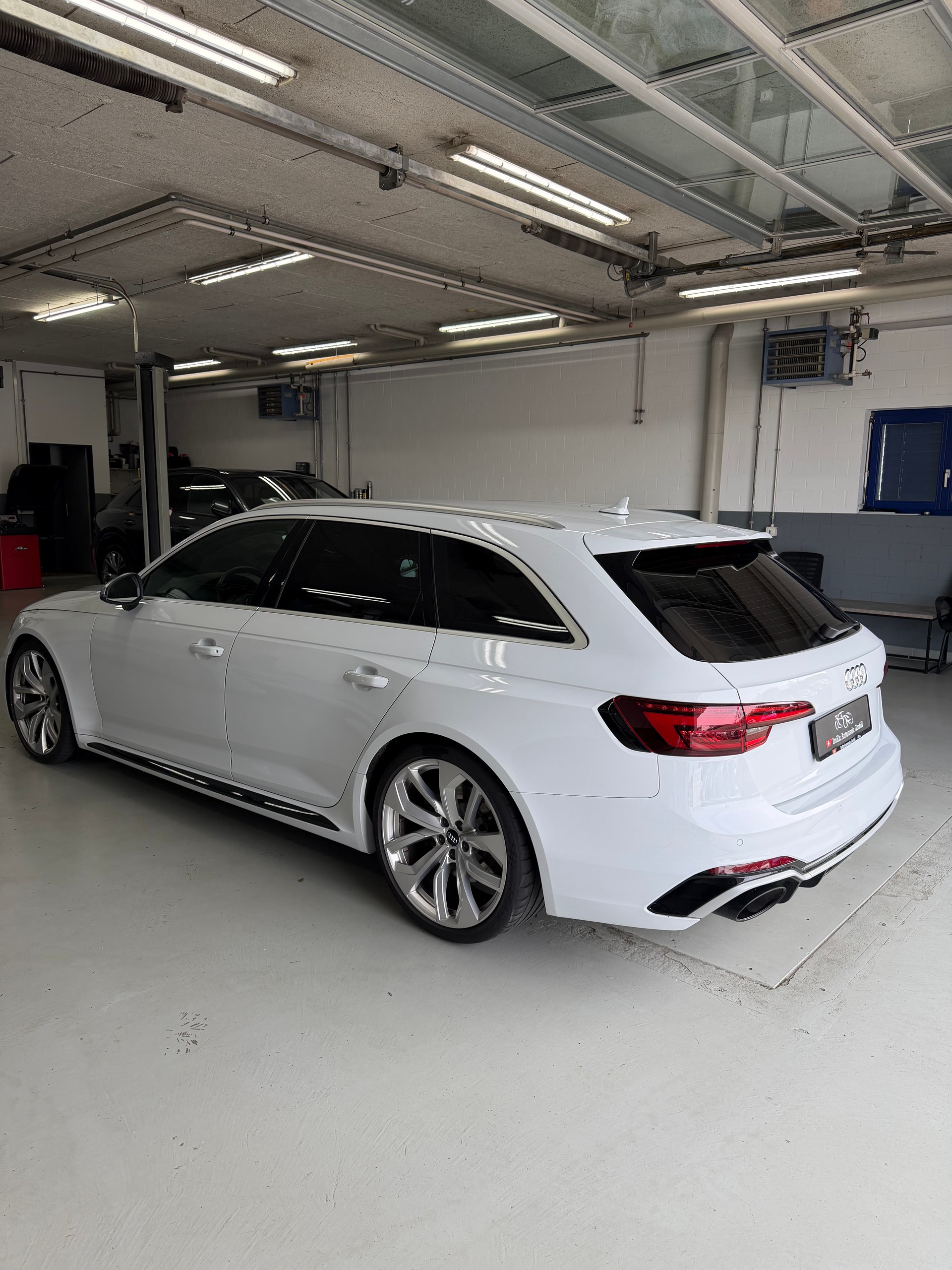 AUDI RS4 Avant 2.9 TFSI quattro *B&O*Sitzlüftung*RS-Abgasanlage-image-2
