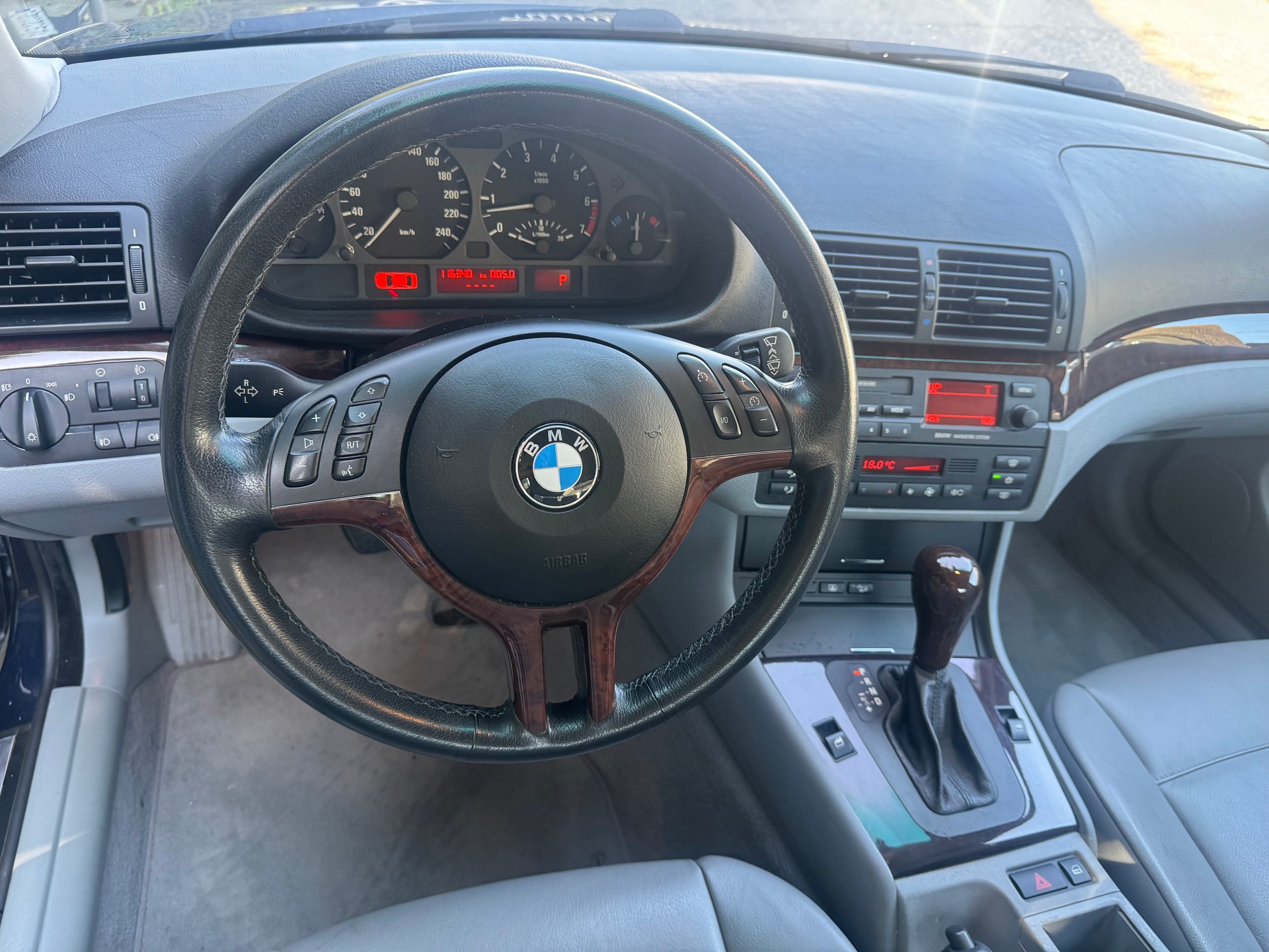 BMW 325xi-image-3