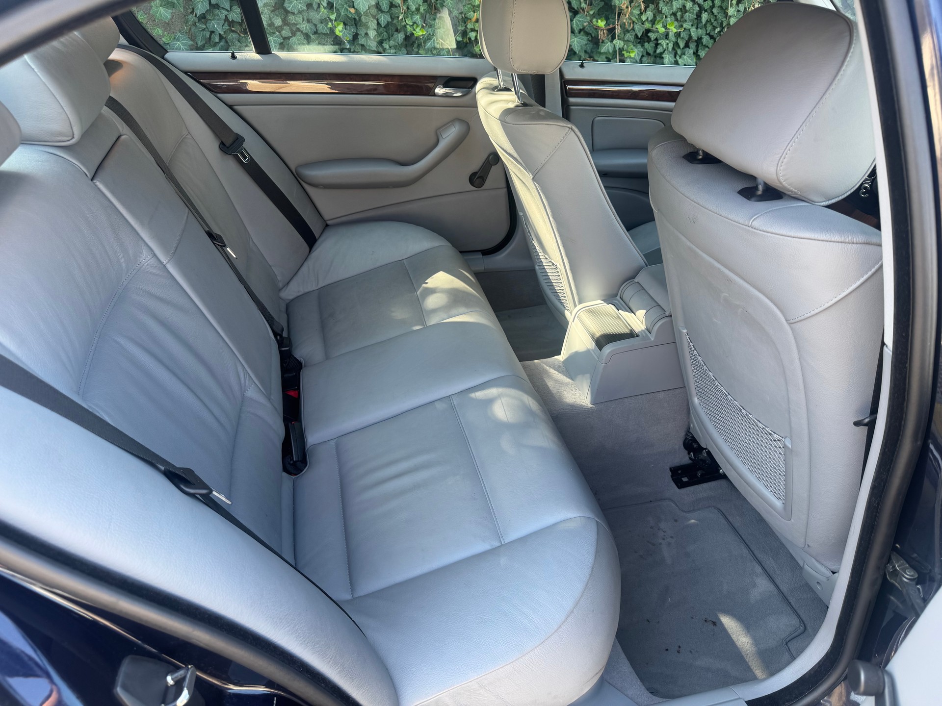 BMW 325xi-image-8