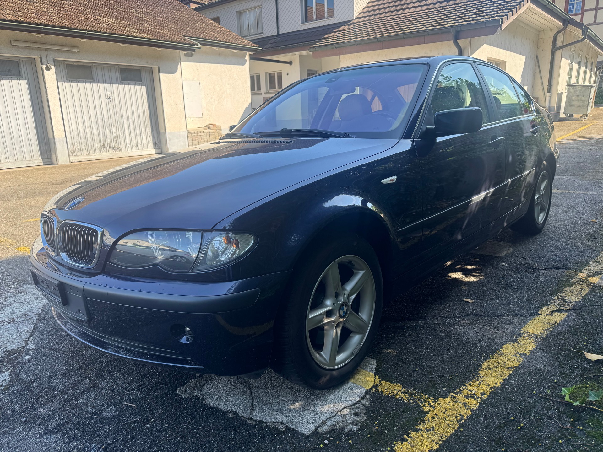 BMW 325xi-image-1