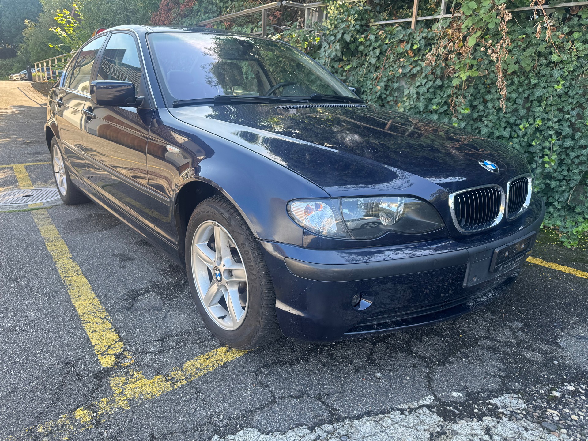 BMW 325xi-image-9
