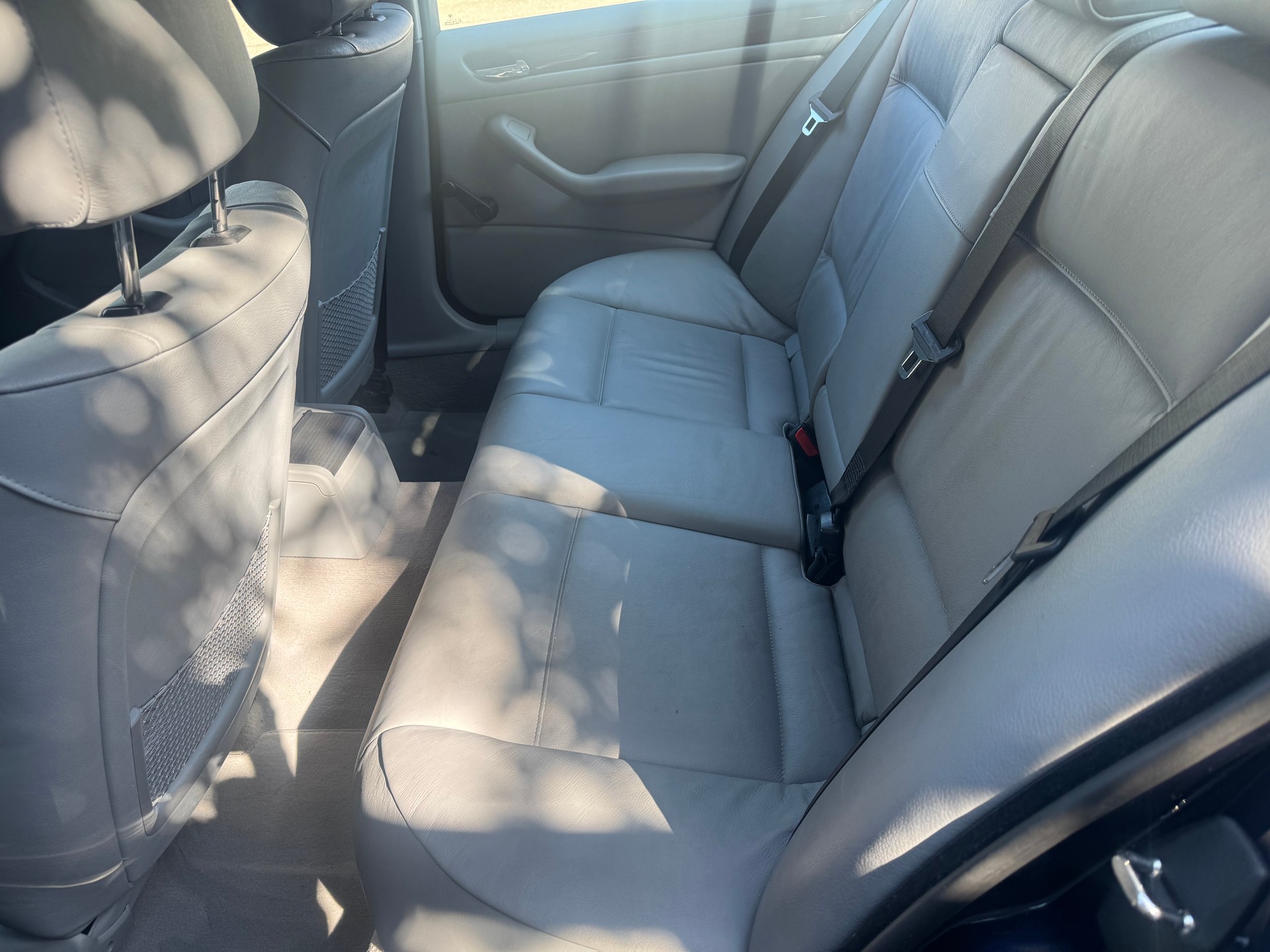 BMW 325xi-image-4