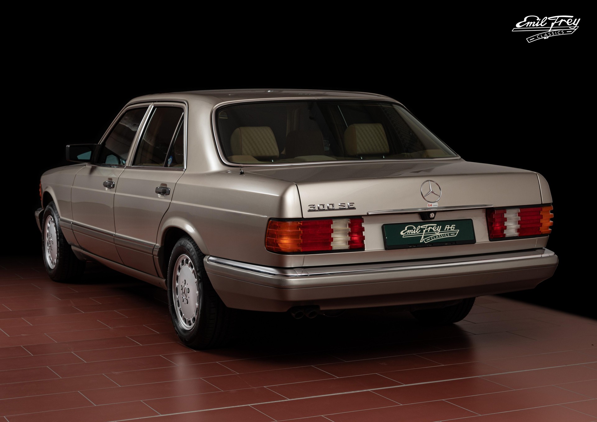 MERCEDES-BENZ SE W126-image-2