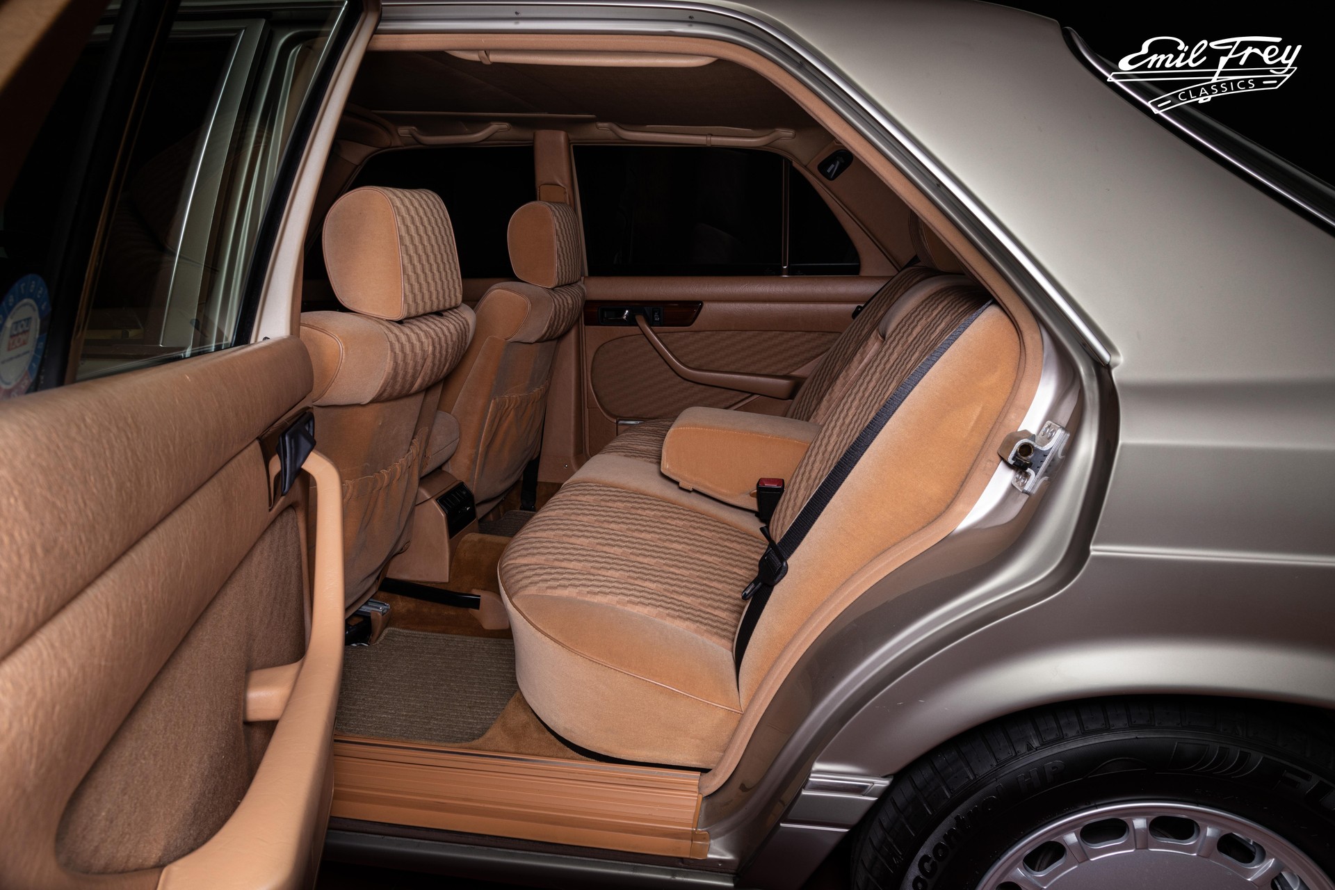 MERCEDES-BENZ SE W126-image-6