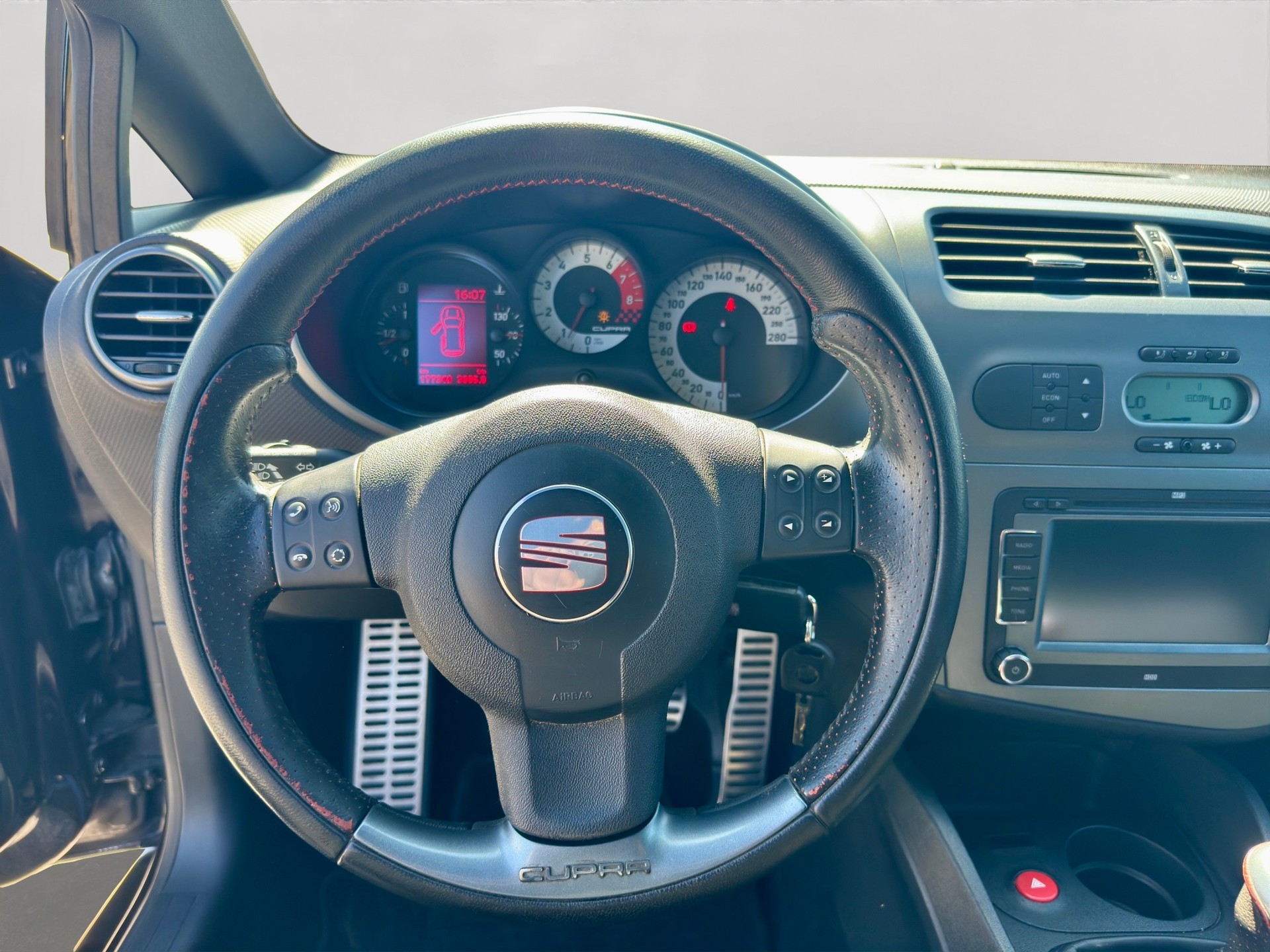 SEAT Leon 2.0 TSI Cupra-image-12