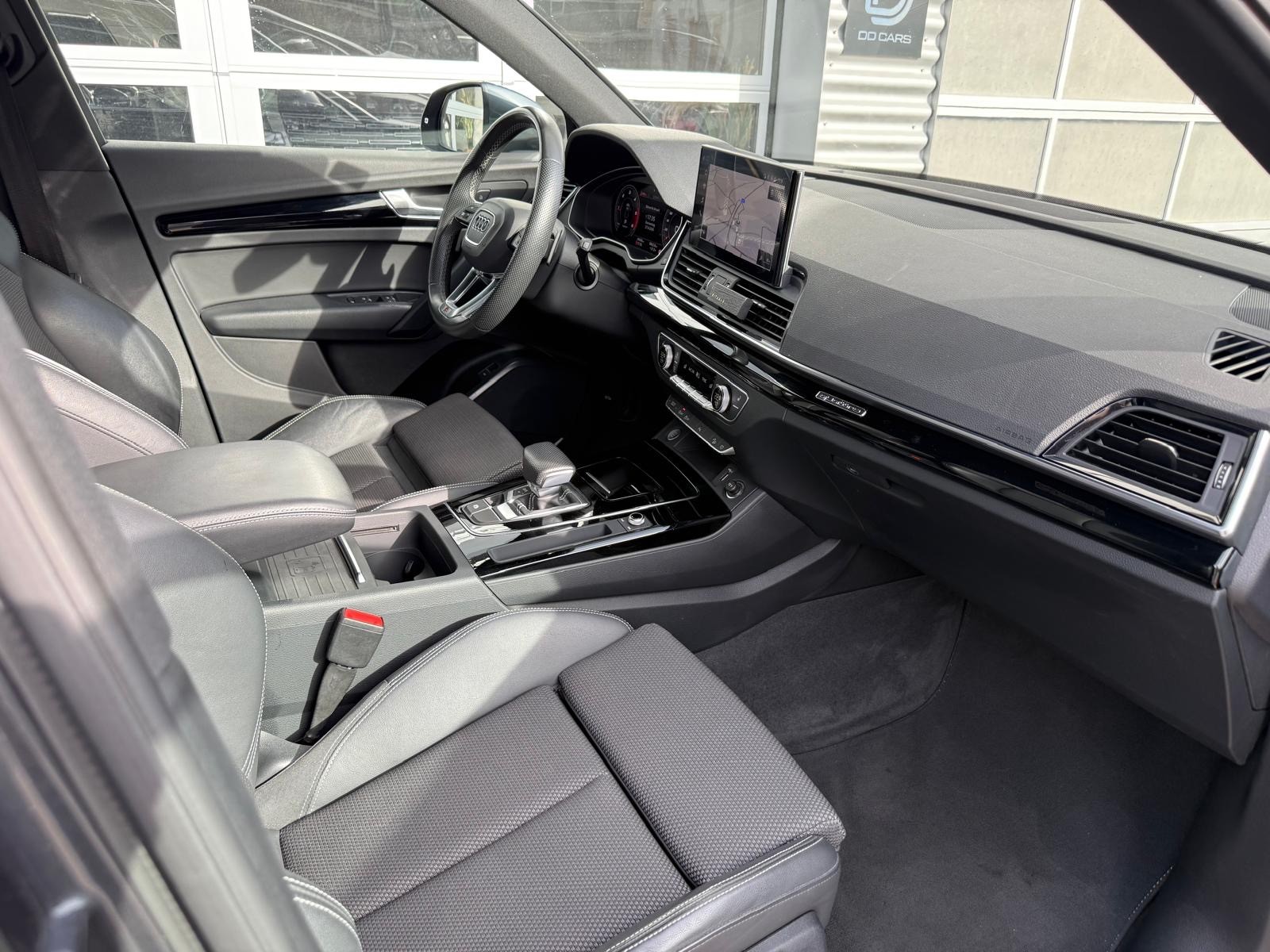 AUDI Q5 40 TDI S-line quattro S-tronic-image-12