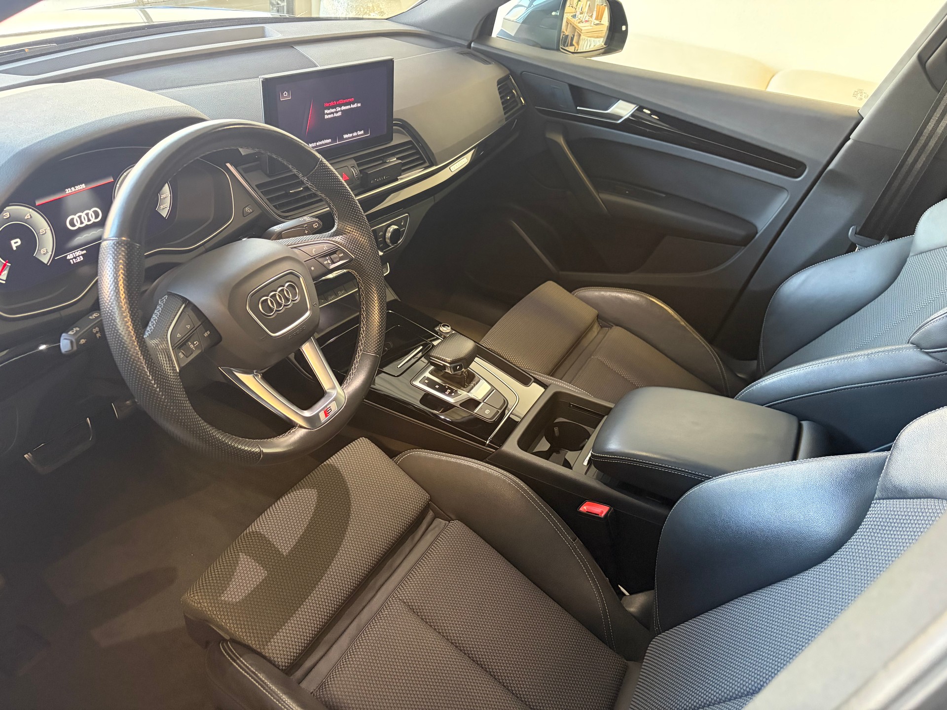 AUDI Q5 40 TDI S-line quattro S-tronic-image-13