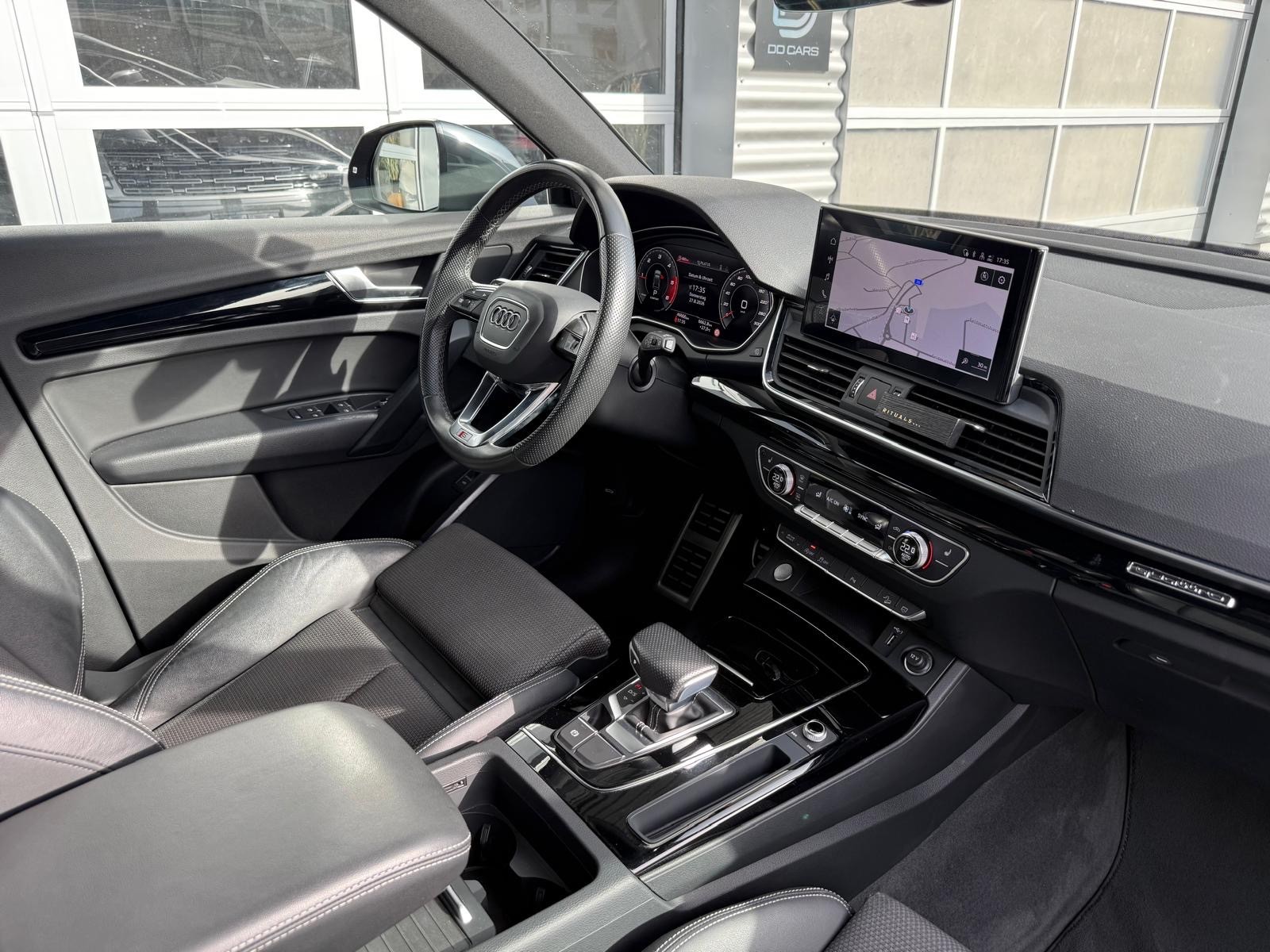 AUDI Q5 40 TDI S-line quattro S-tronic-image-11