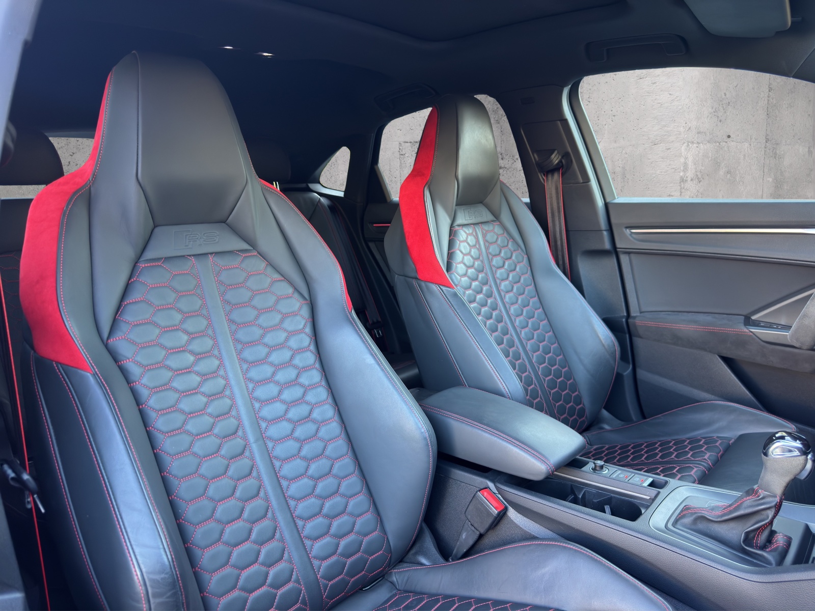 AUDI RS Q3 Sportback quattro S tronic-image-12