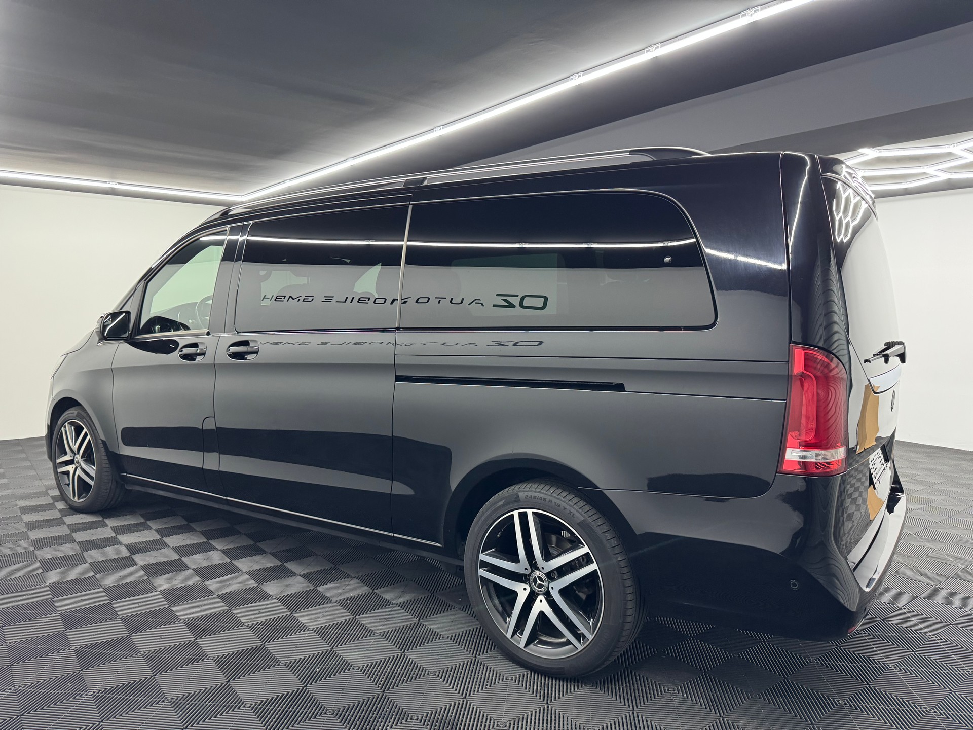 MERCEDES-BENZ V 300 d extralang Avantgarde 4Matic 9G-Tronic-showroom-element-3