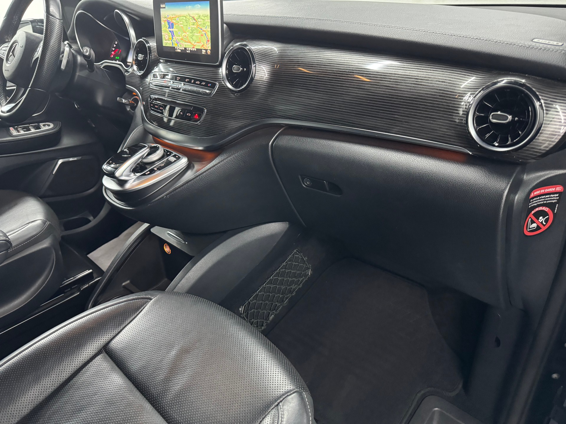 MERCEDES-BENZ V 300 d extralang Avantgarde 4Matic 9G-Tronic-image-12