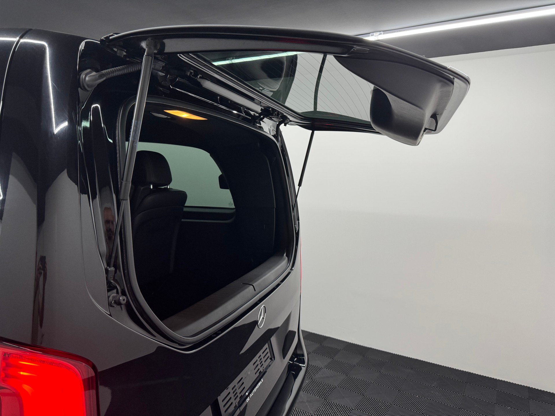 MERCEDES-BENZ V 300 d extralang Avantgarde 4Matic 9G-Tronic-image-10