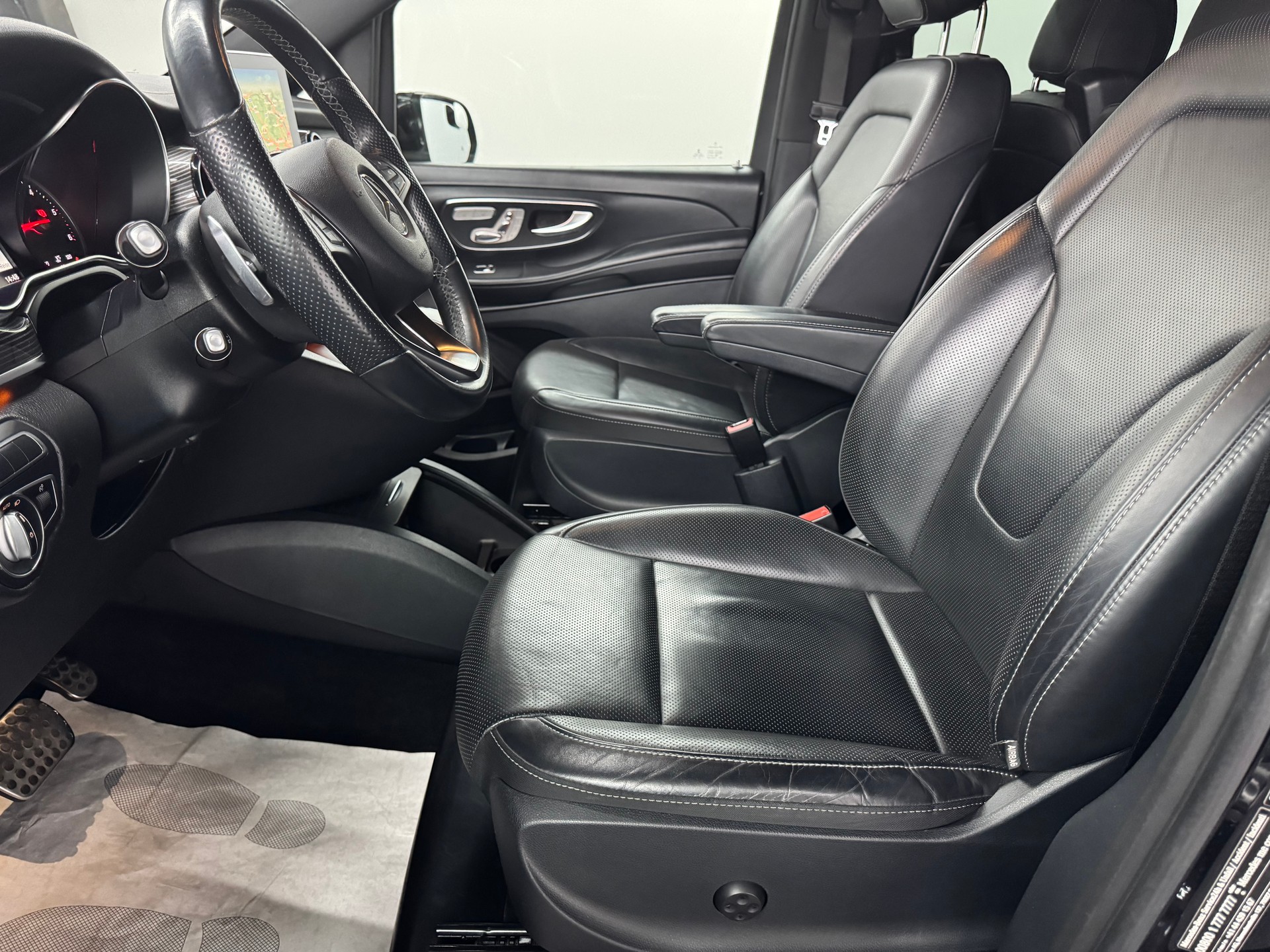 MERCEDES-BENZ V 300 d extralang Avantgarde 4Matic 9G-Tronic-image-14