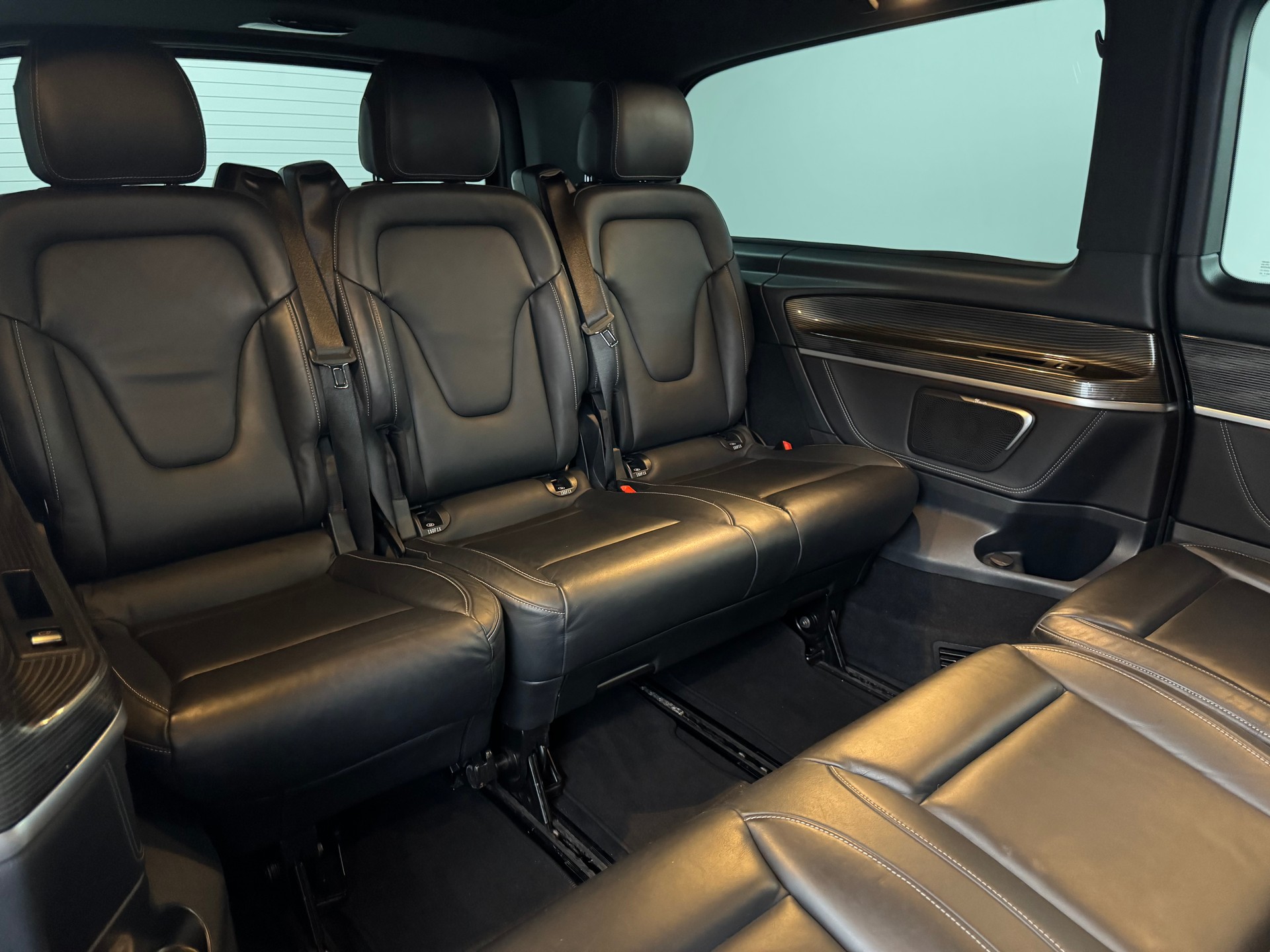 MERCEDES-BENZ V 300 d extralang Avantgarde 4Matic 9G-Tronic-image-18