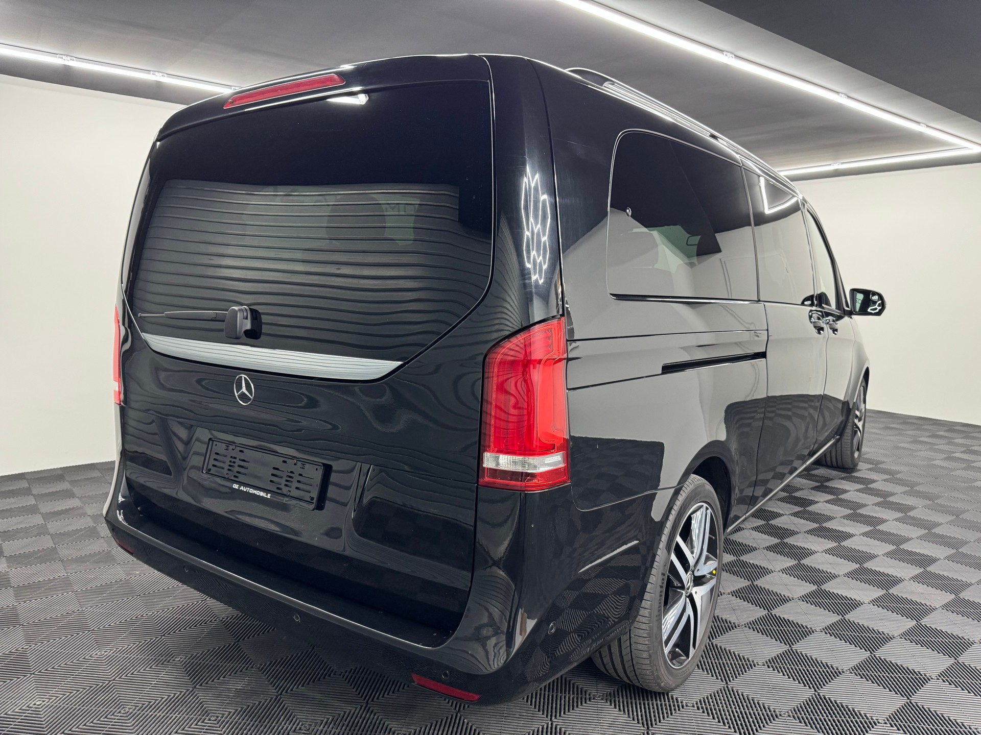 MERCEDES-BENZ V 300 d extralang Avantgarde 4Matic 9G-Tronic-image-5