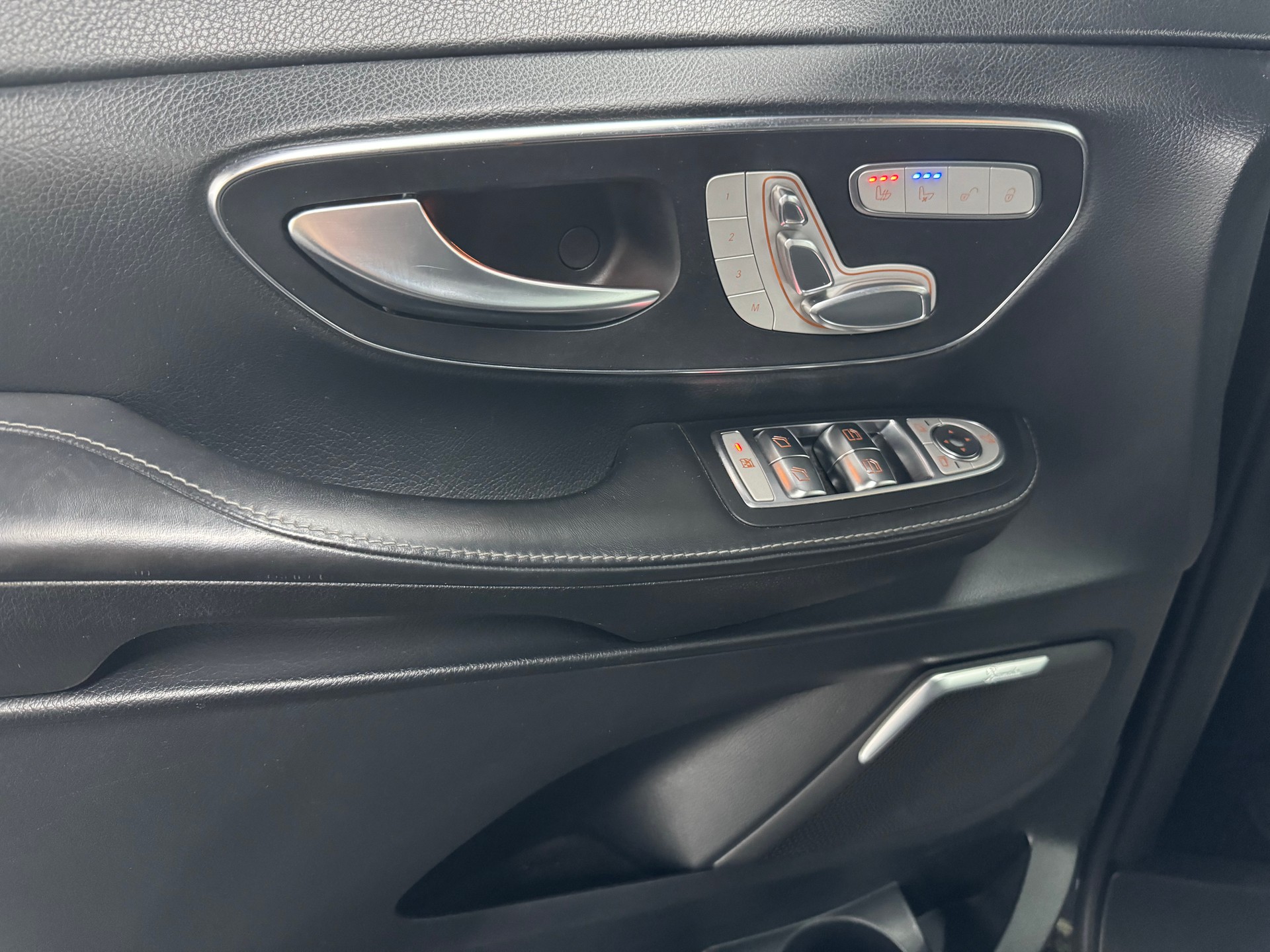 MERCEDES-BENZ V 300 d extralang Avantgarde 4Matic 9G-Tronic-image-30