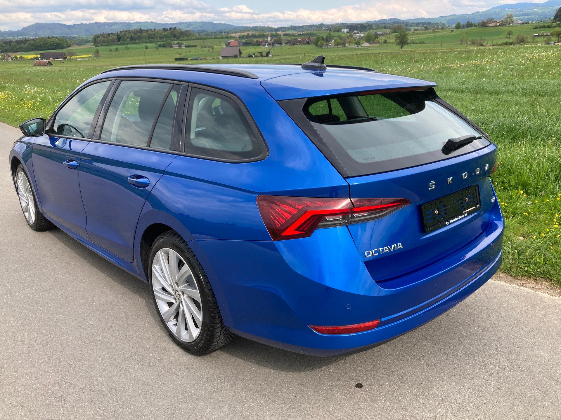 SKODA Octavia Combi 2.0 TDI DSG Style 4x4-image-3