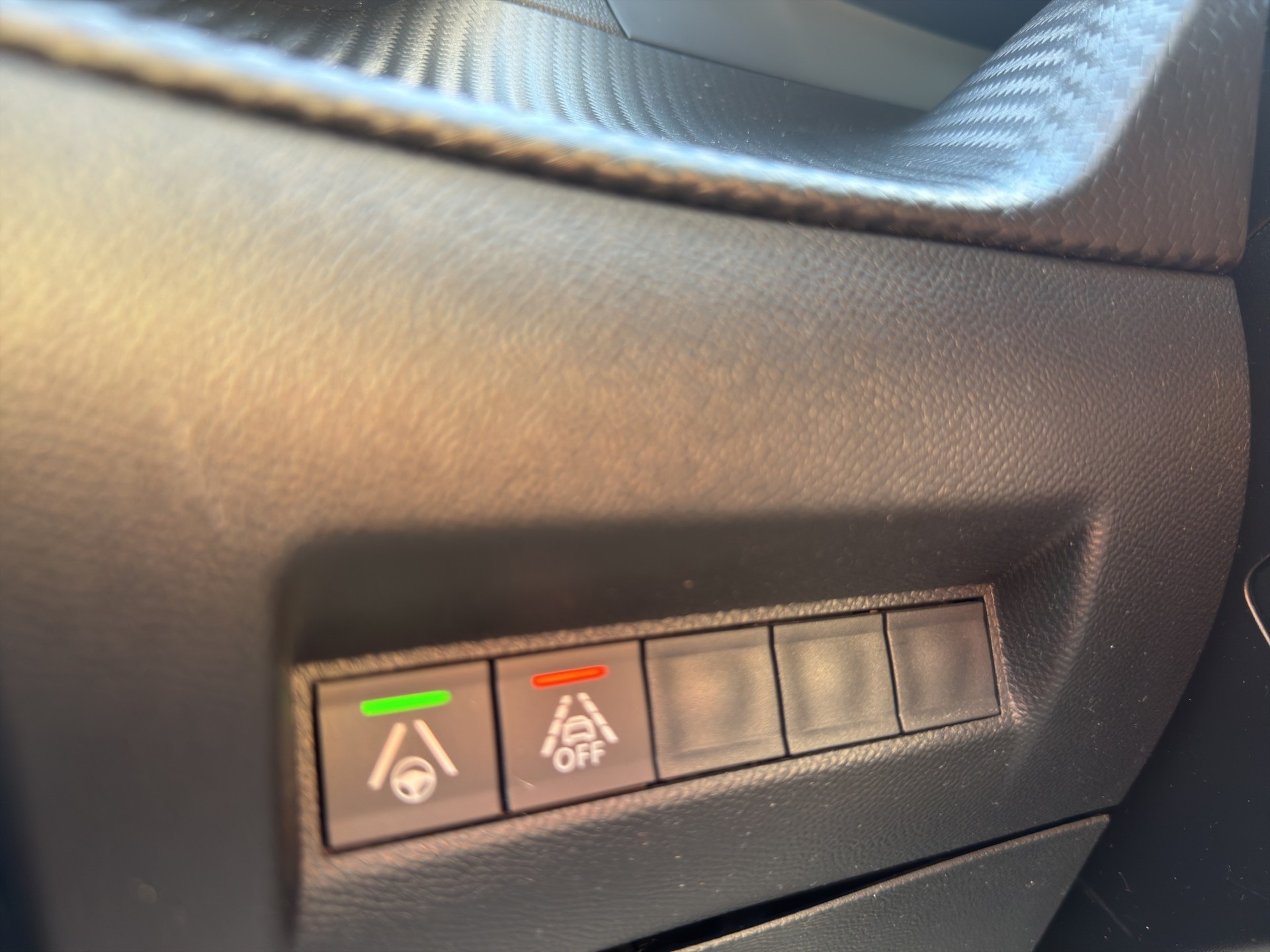 PEUGEOT 2008 1.5 BlueHDi GT EAT8-image-17