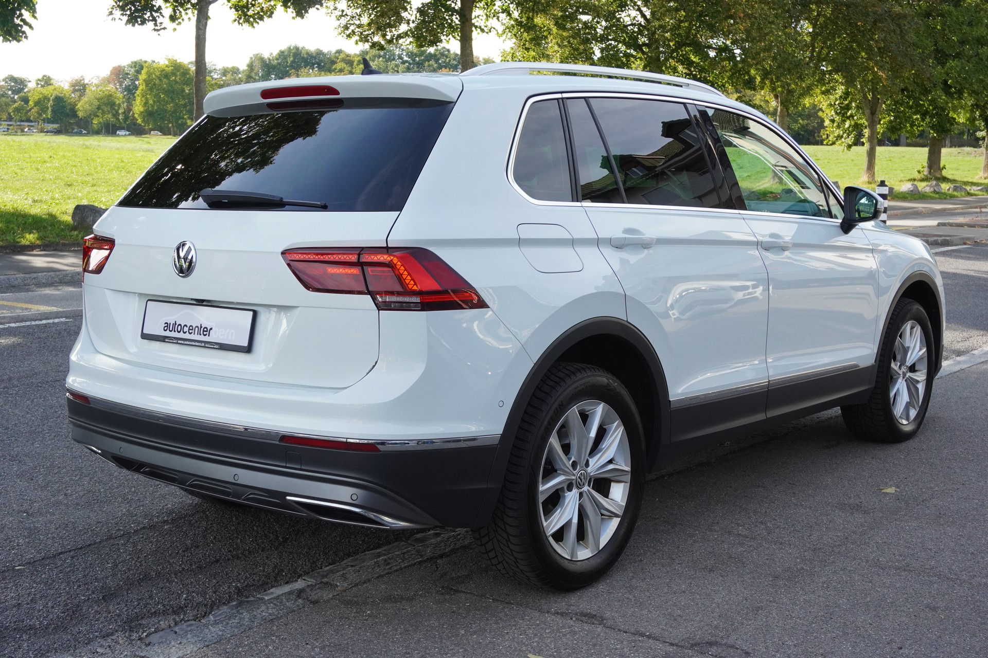 VW Tiguan 2.0 TDI SCR Highline 4Motion DSG-image-4