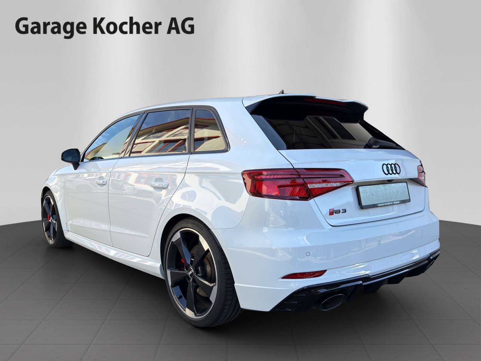 AUDI RS3 Sportback 2.5 TSI quattro S-tronic-image-4