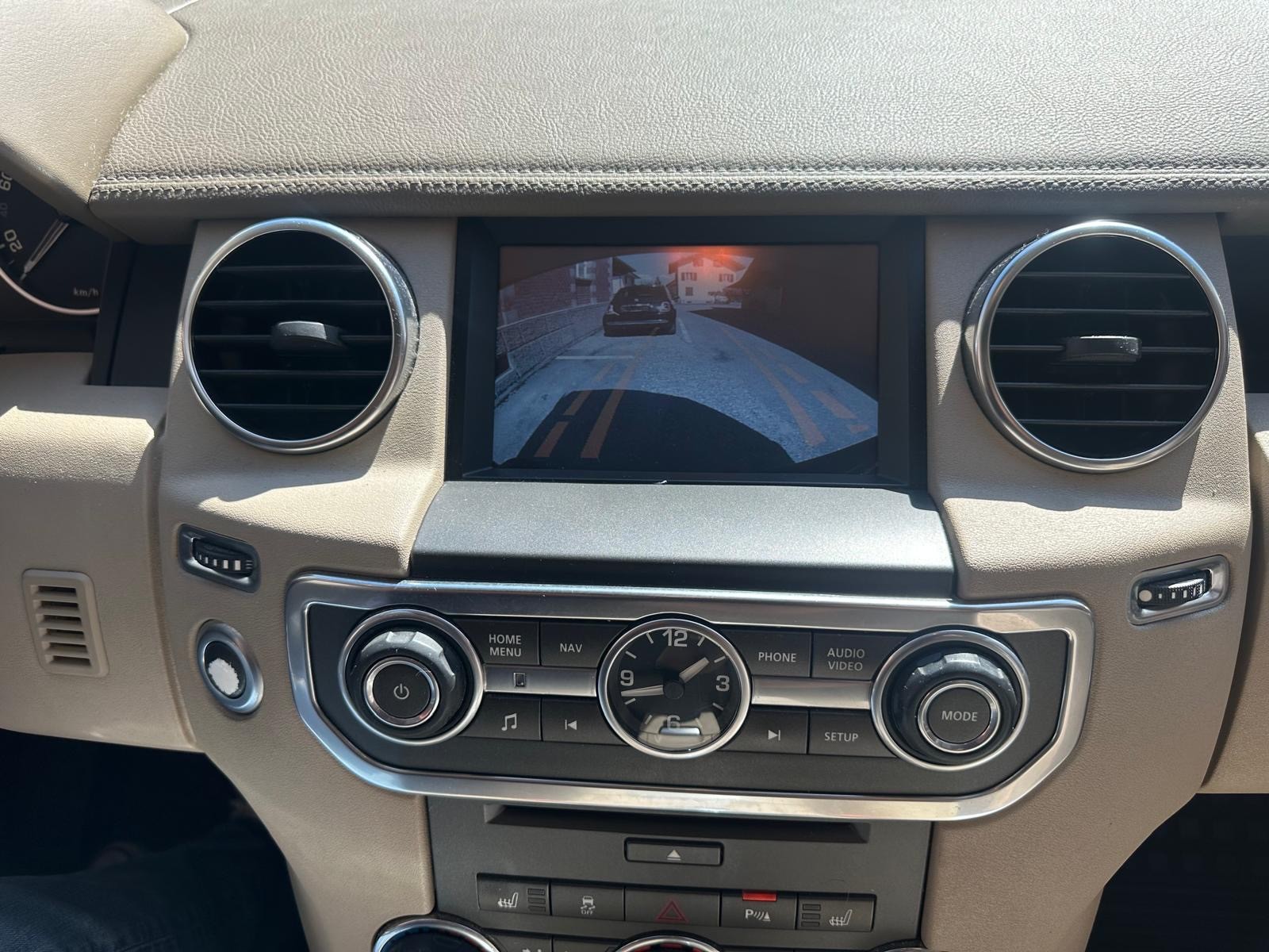 LAND ROVER Discovery 5.0 V8 HSE Automatic-image-14