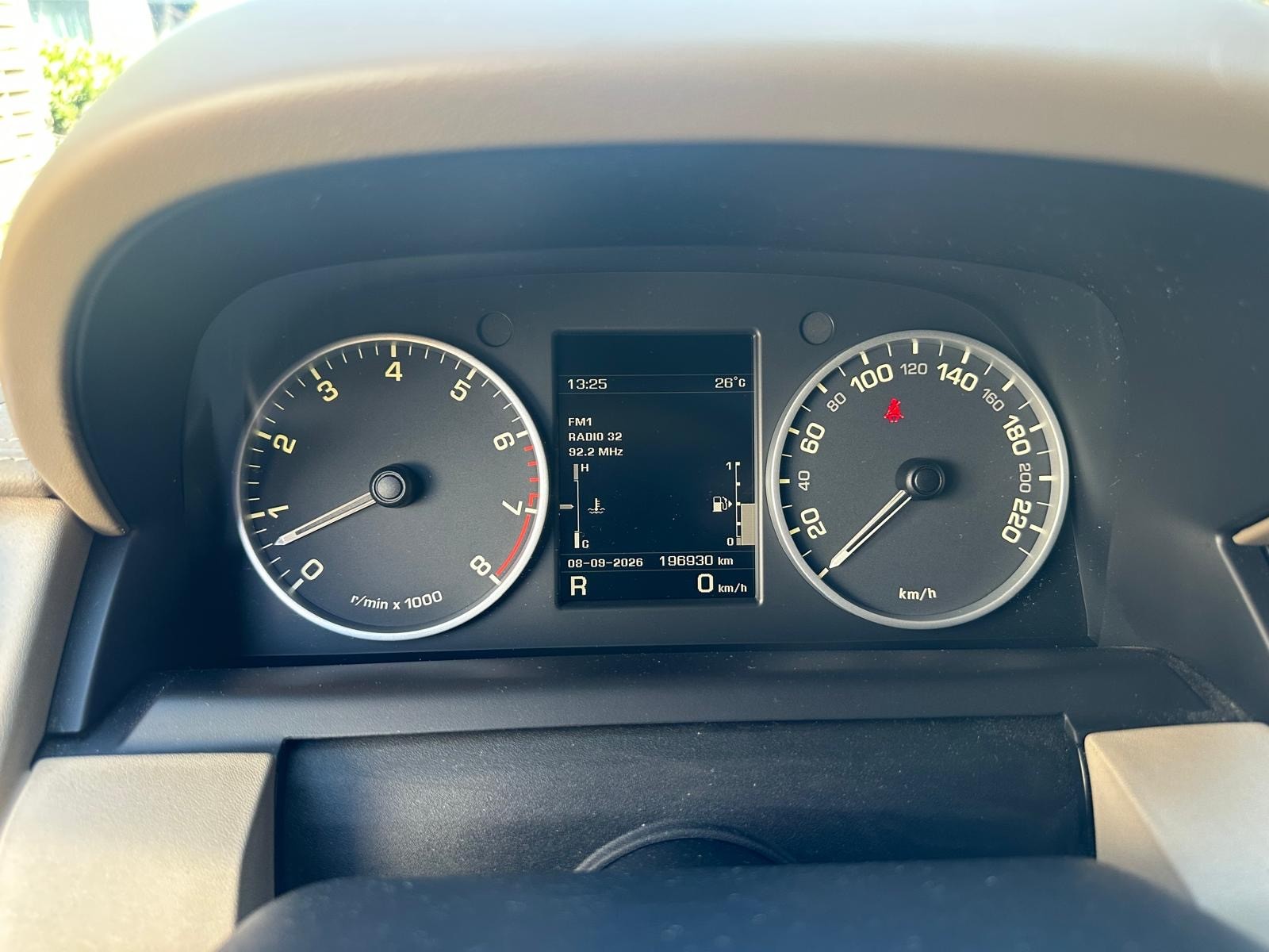 LAND ROVER Discovery 5.0 V8 HSE Automatic-image-16