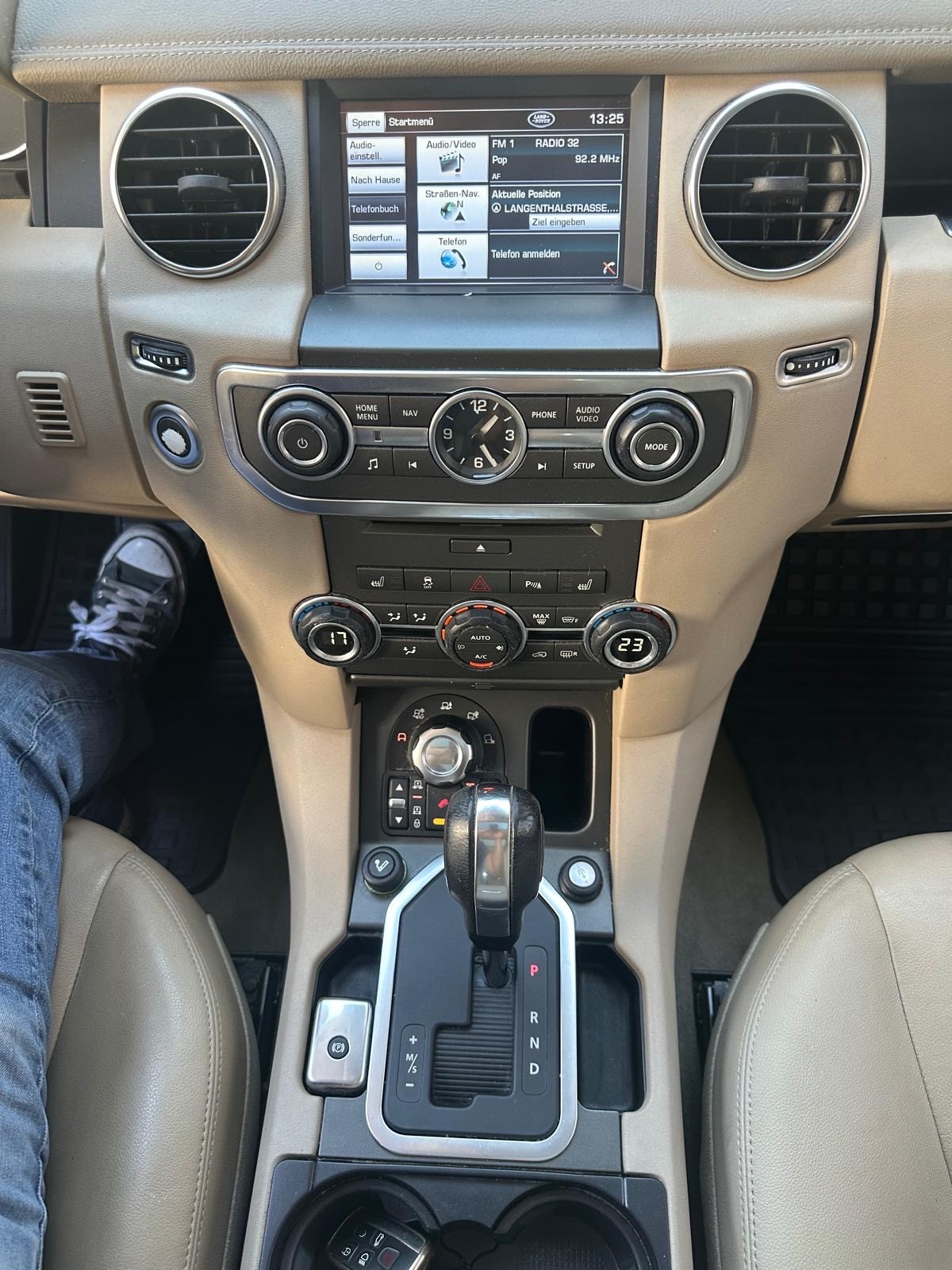 LAND ROVER Discovery 5.0 V8 HSE Automatic-image-15