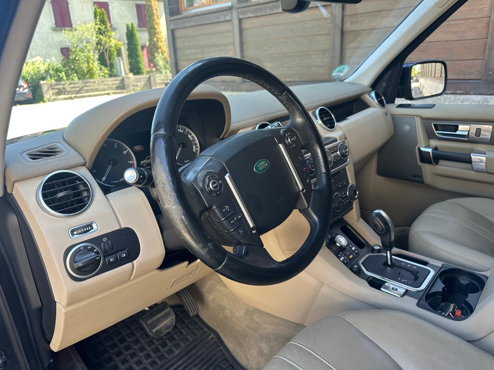 LAND ROVER Discovery 5.0 V8 HSE Automatic-image-11