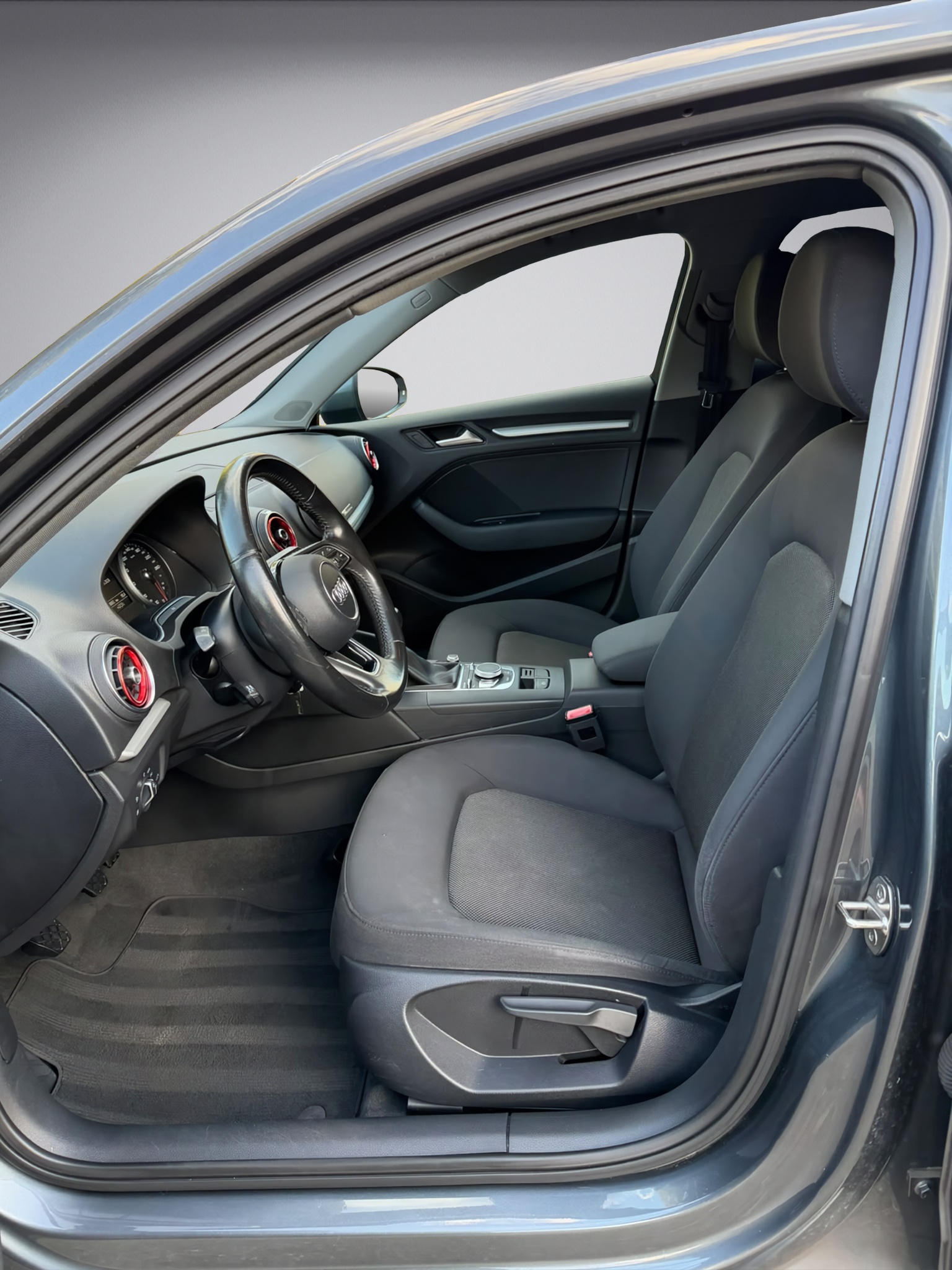 AUDI A3 Sportback 1.6 TDI-image-9