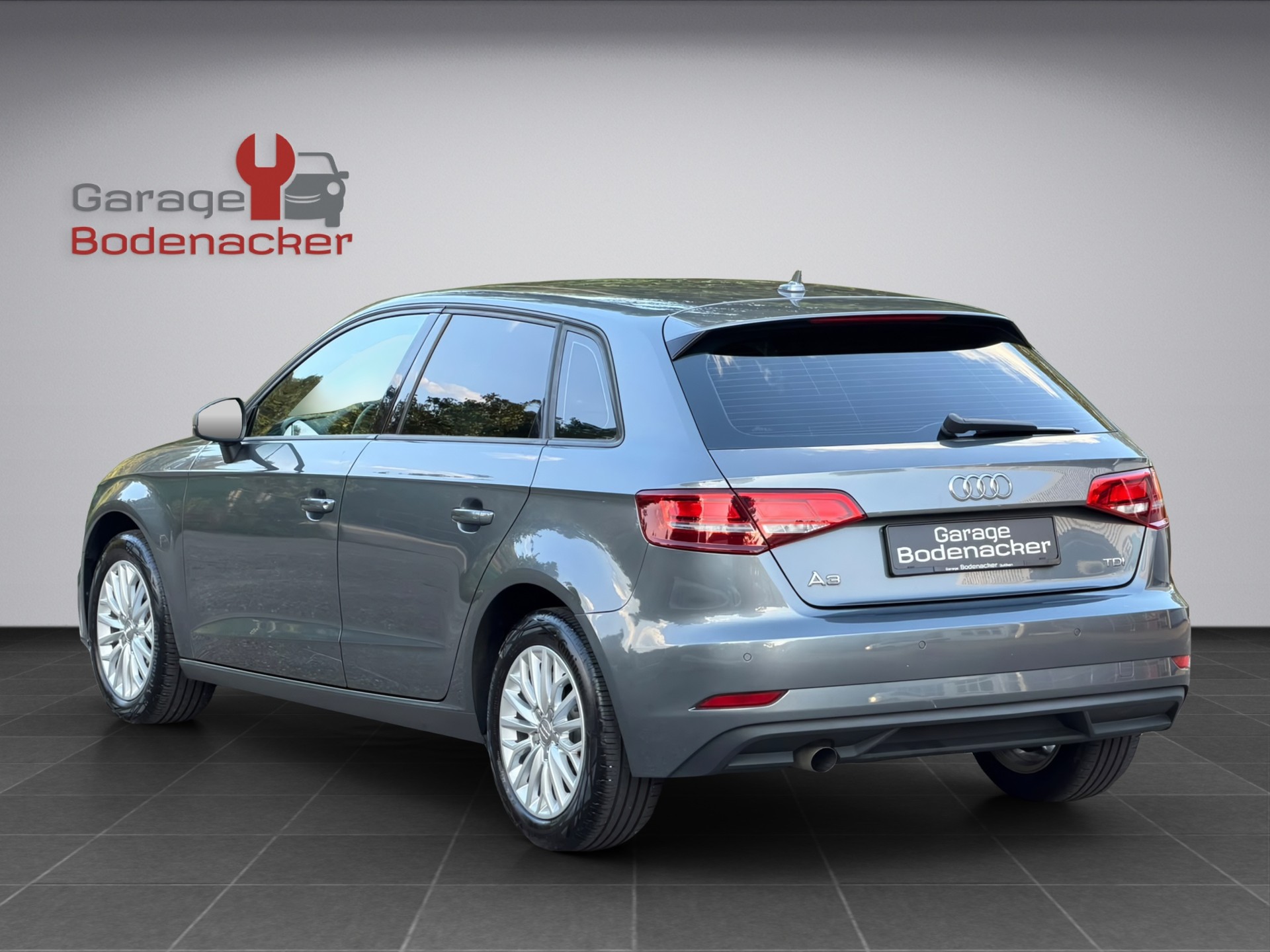 AUDI A3 Sportback 1.6 TDI-image-3
