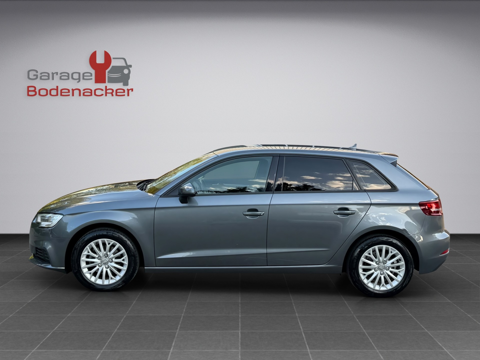 AUDI A3 Sportback 1.6 TDI-image-2